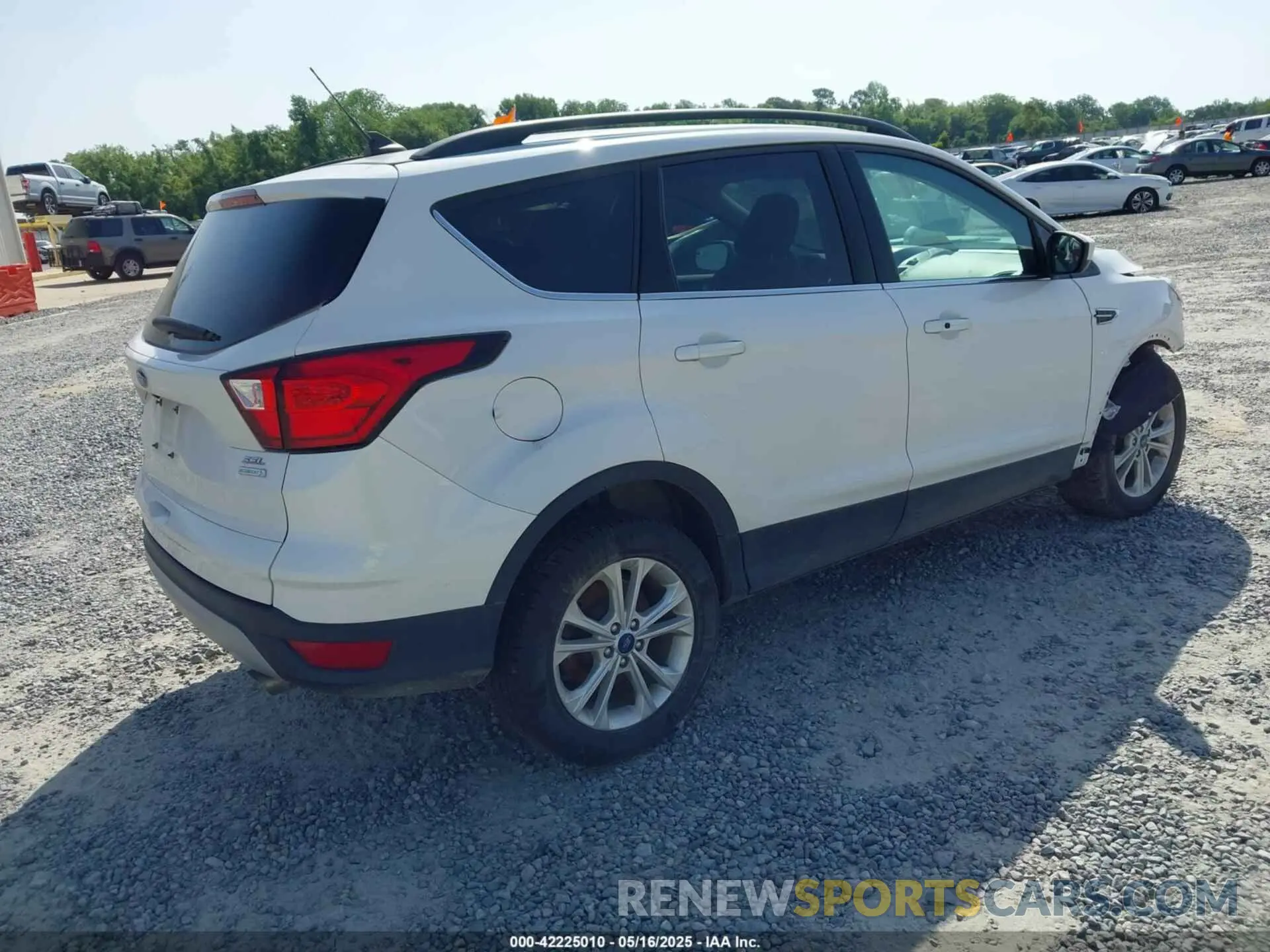 4 Photograph of a damaged car 1FMCU0HD1KUB76409 FORD ESCAPE 2019