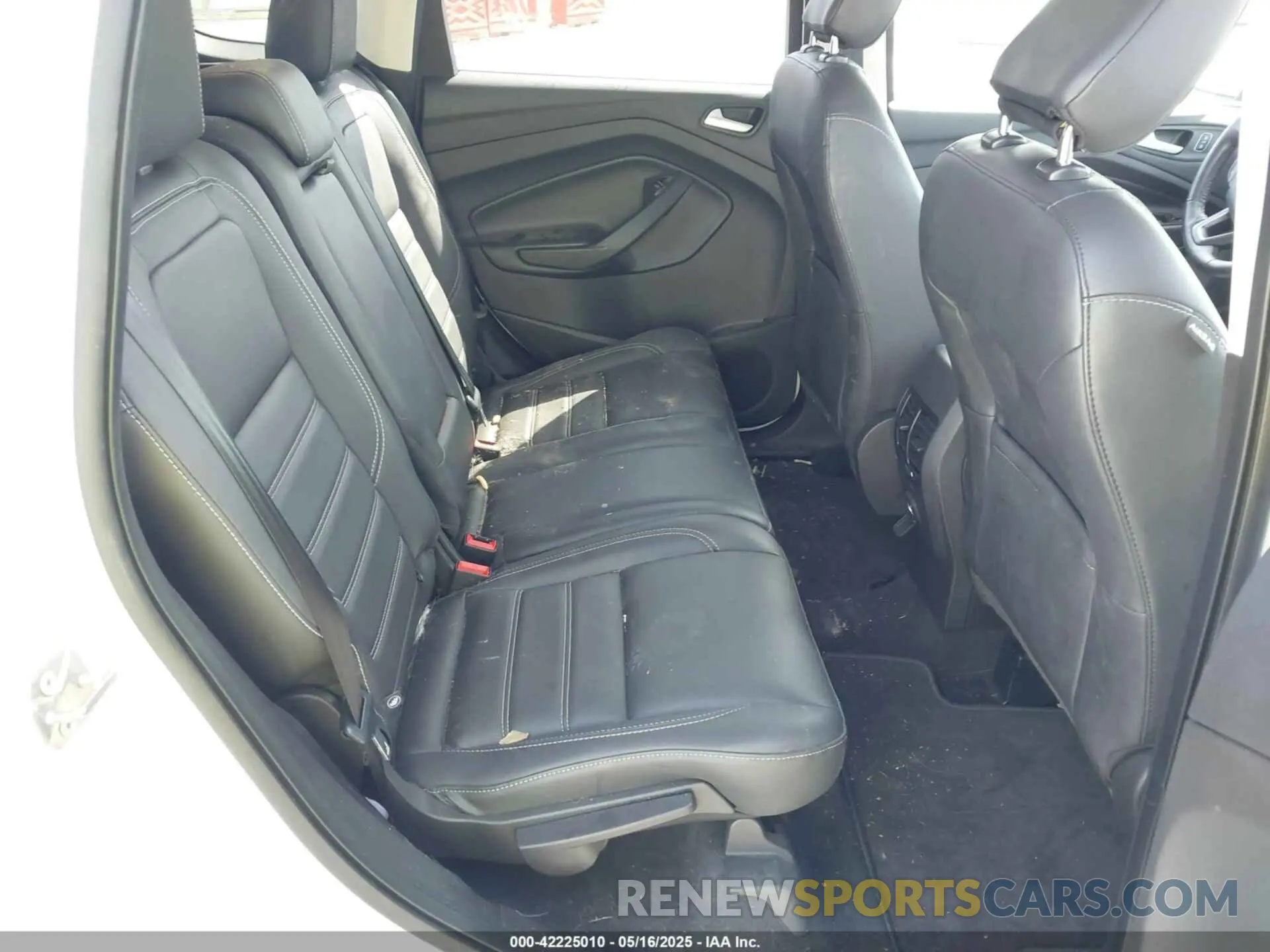 8 Photograph of a damaged car 1FMCU0HD1KUB76409 FORD ESCAPE 2019