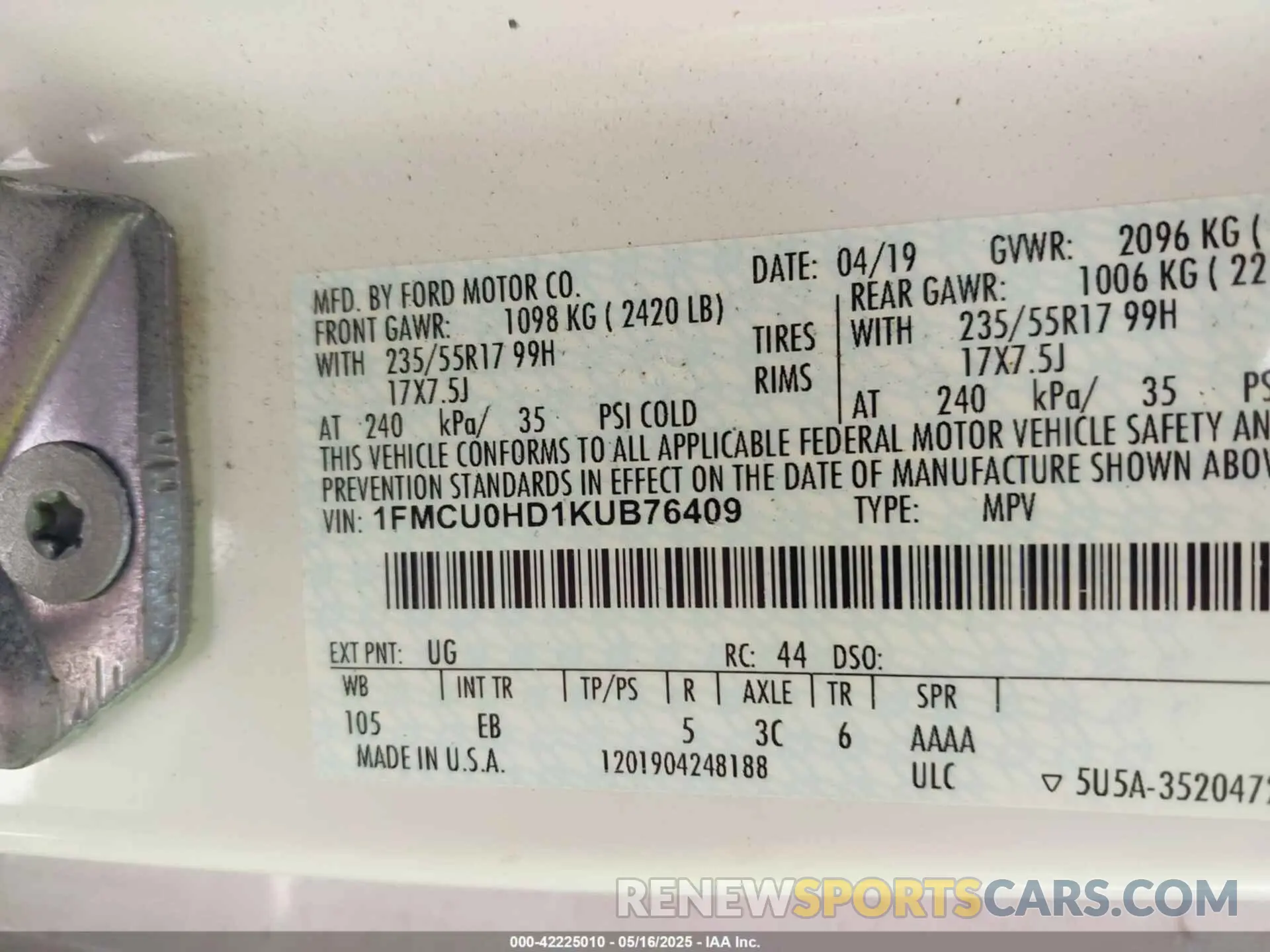 9 Photograph of a damaged car 1FMCU0HD1KUB76409 FORD ESCAPE 2019