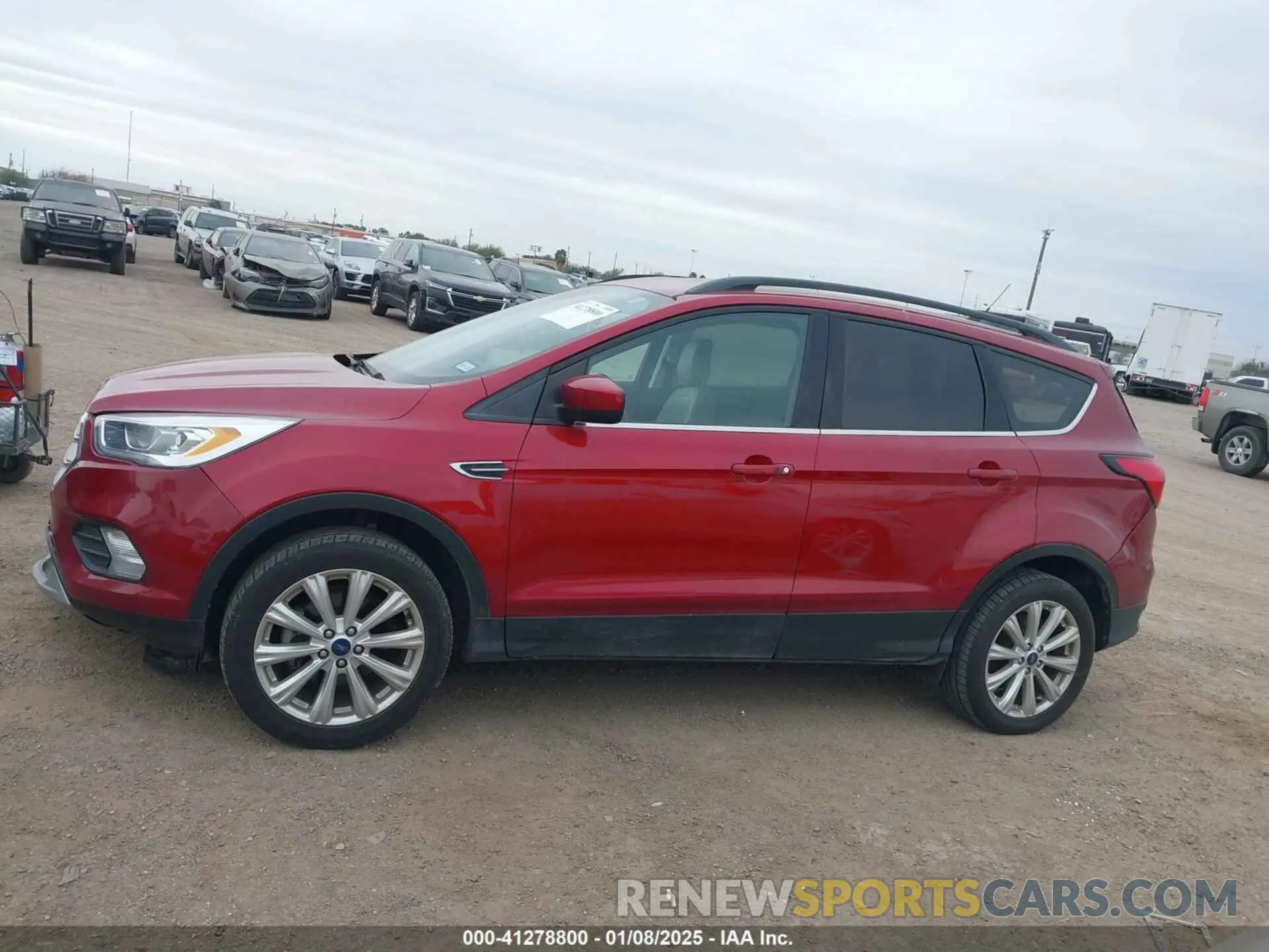 15 Photograph of a damaged car 1FMCU0HD3KUA18315 FORD ESCAPE 2019