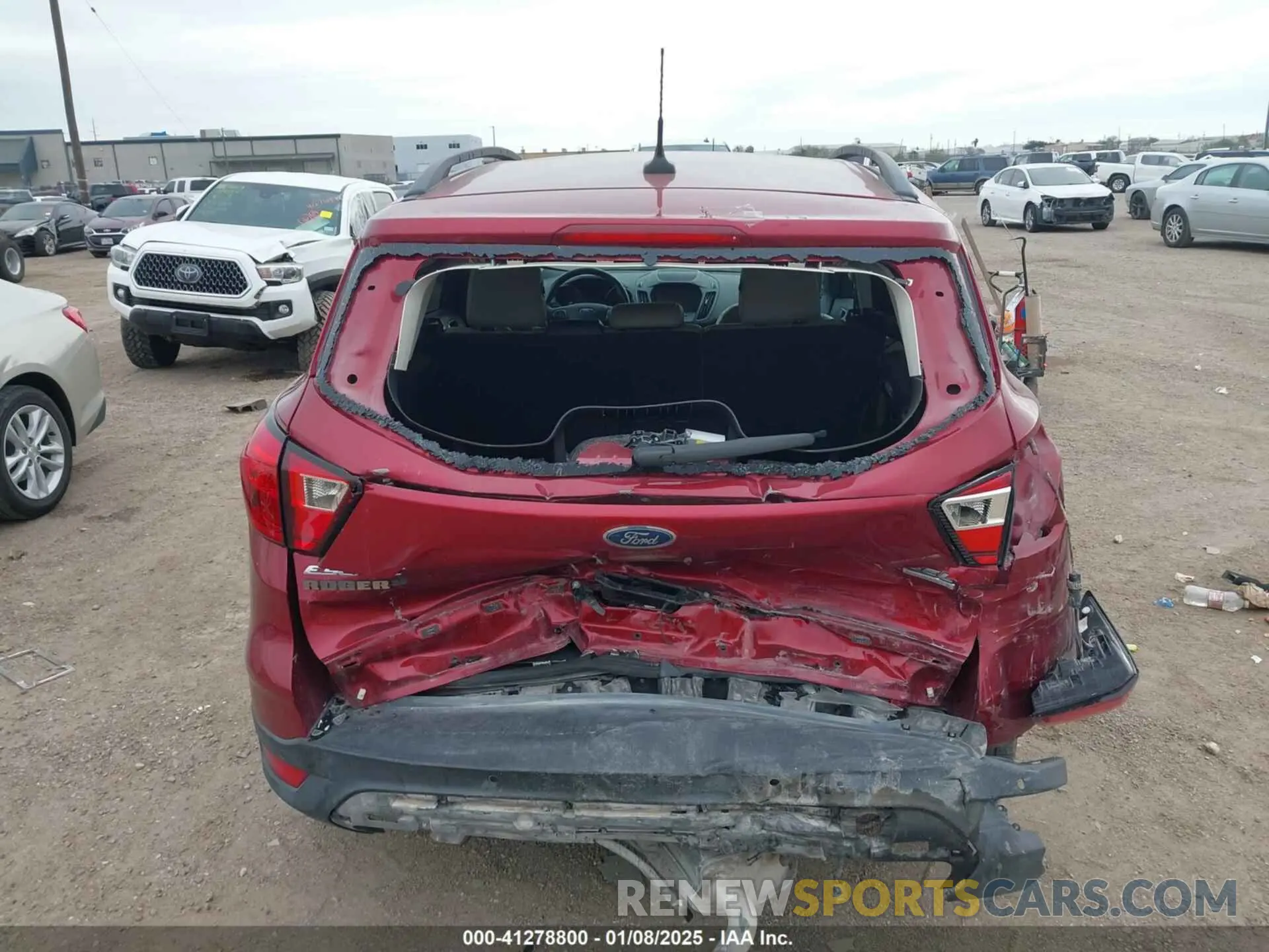 17 Photograph of a damaged car 1FMCU0HD3KUA18315 FORD ESCAPE 2019