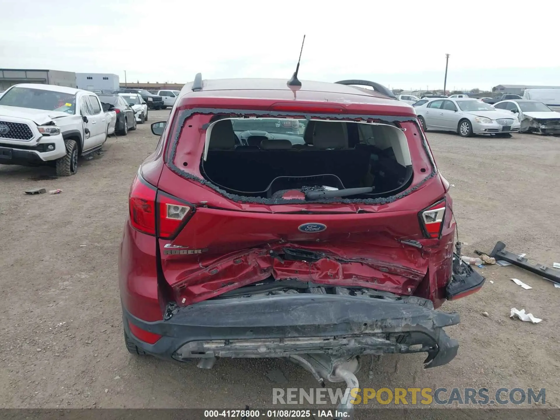 6 Photograph of a damaged car 1FMCU0HD3KUA18315 FORD ESCAPE 2019