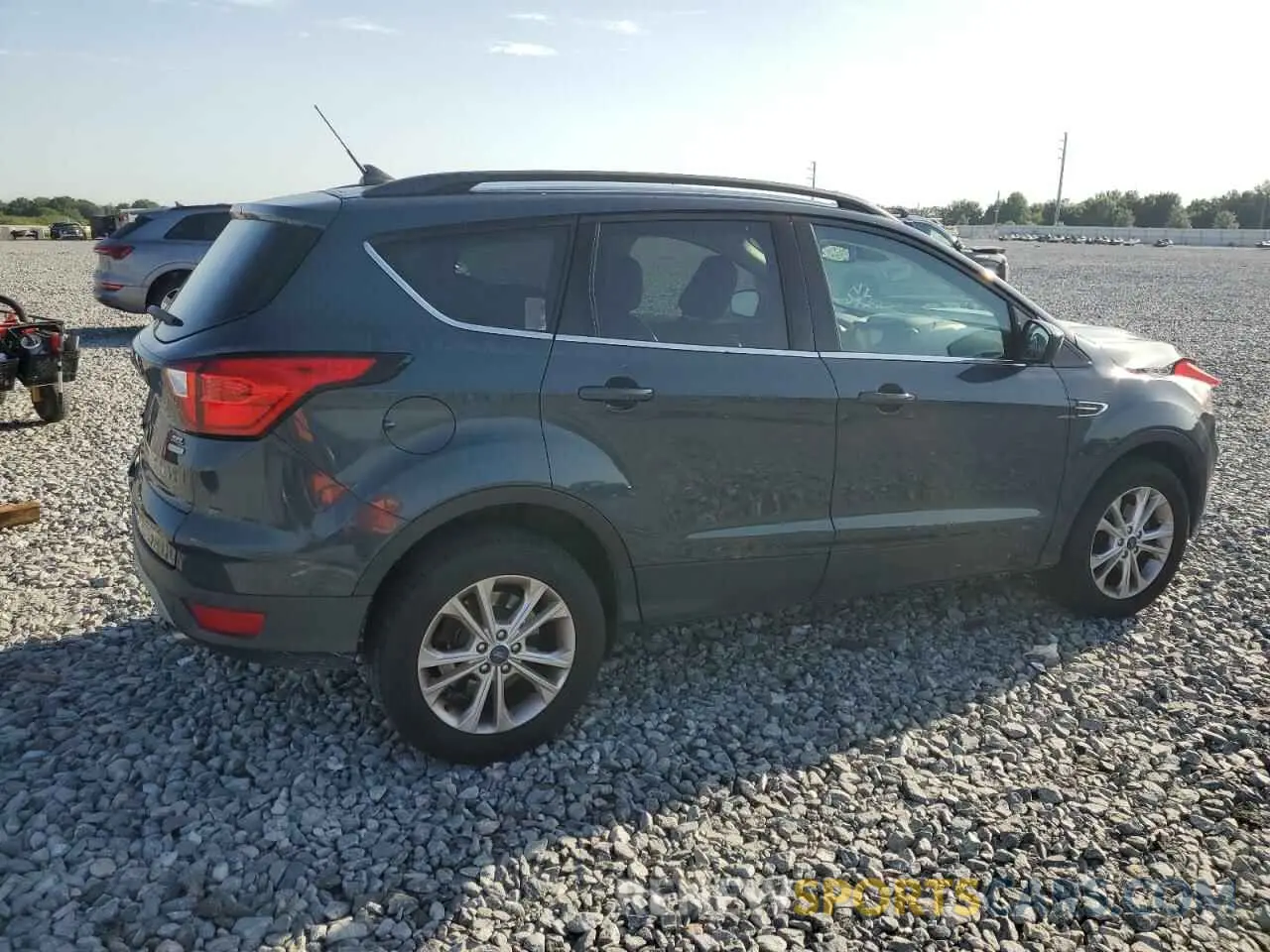 3 Photograph of a damaged car 1FMCU0HD3KUA90289 FORD ESCAPE 2019