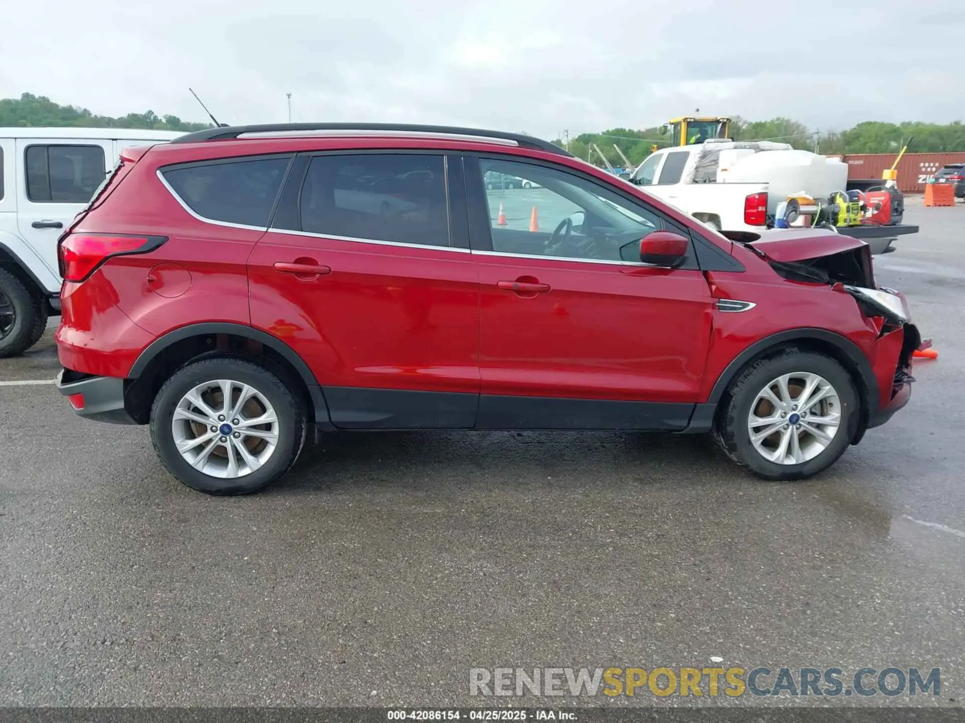 14 Photograph of a damaged car 1FMCU0HD3KUB27017 FORD ESCAPE 2019