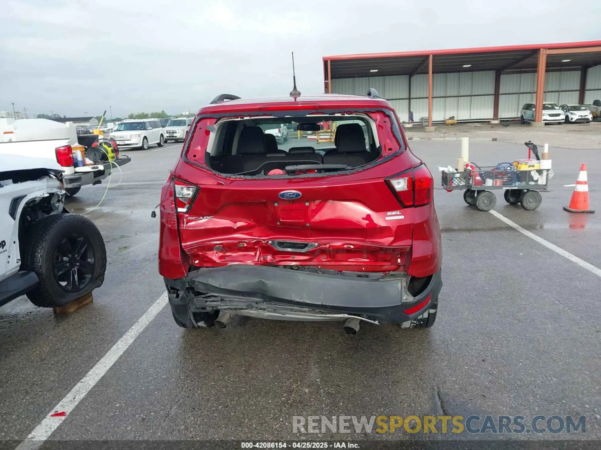 17 Photograph of a damaged car 1FMCU0HD3KUB27017 FORD ESCAPE 2019