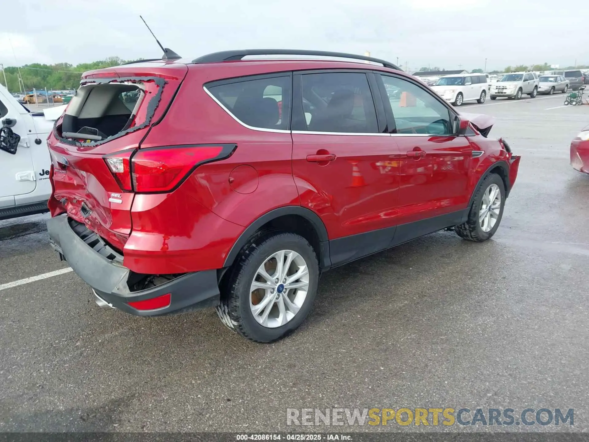 4 Photograph of a damaged car 1FMCU0HD3KUB27017 FORD ESCAPE 2019