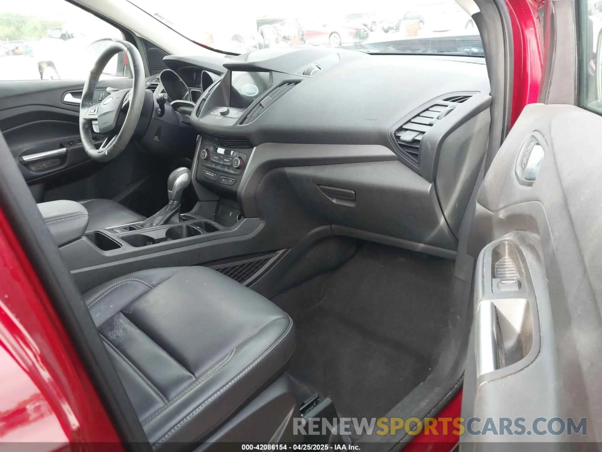 5 Photograph of a damaged car 1FMCU0HD3KUB27017 FORD ESCAPE 2019
