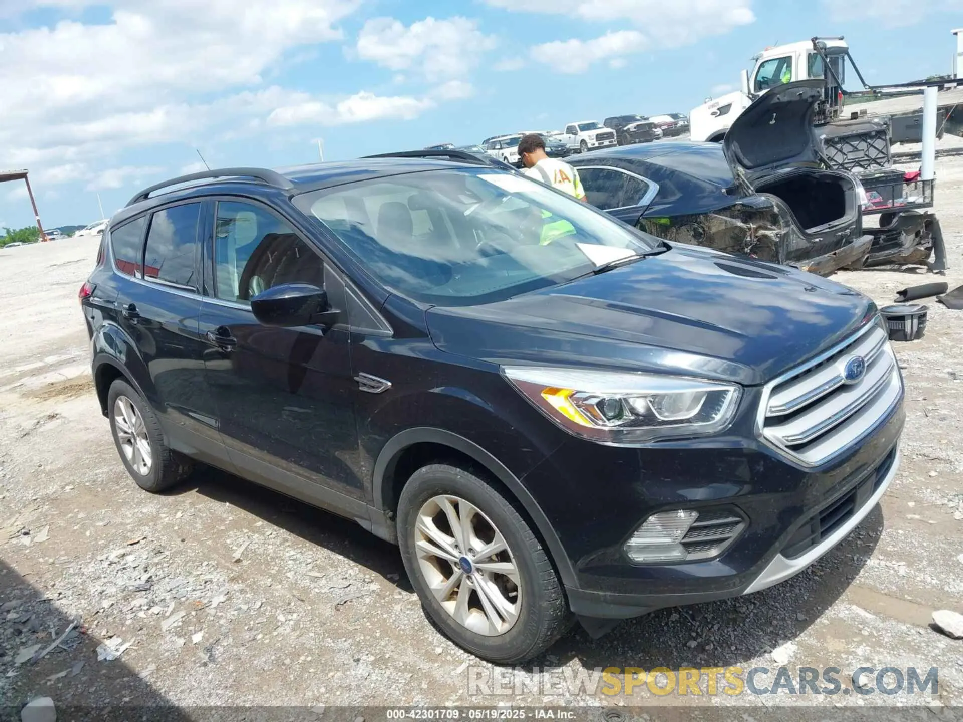 1 Photograph of a damaged car 1FMCU0HD3KUB46747 FORD ESCAPE 2019