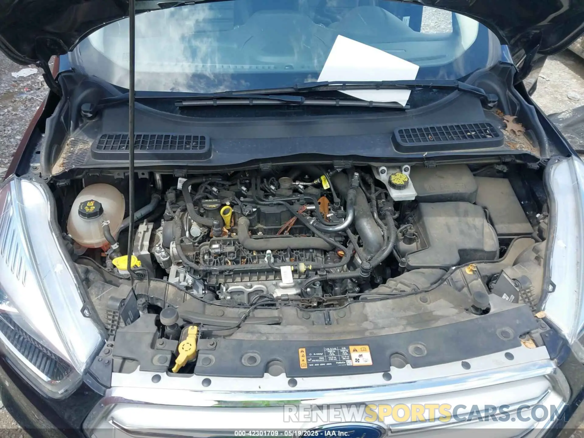 10 Photograph of a damaged car 1FMCU0HD3KUB46747 FORD ESCAPE 2019