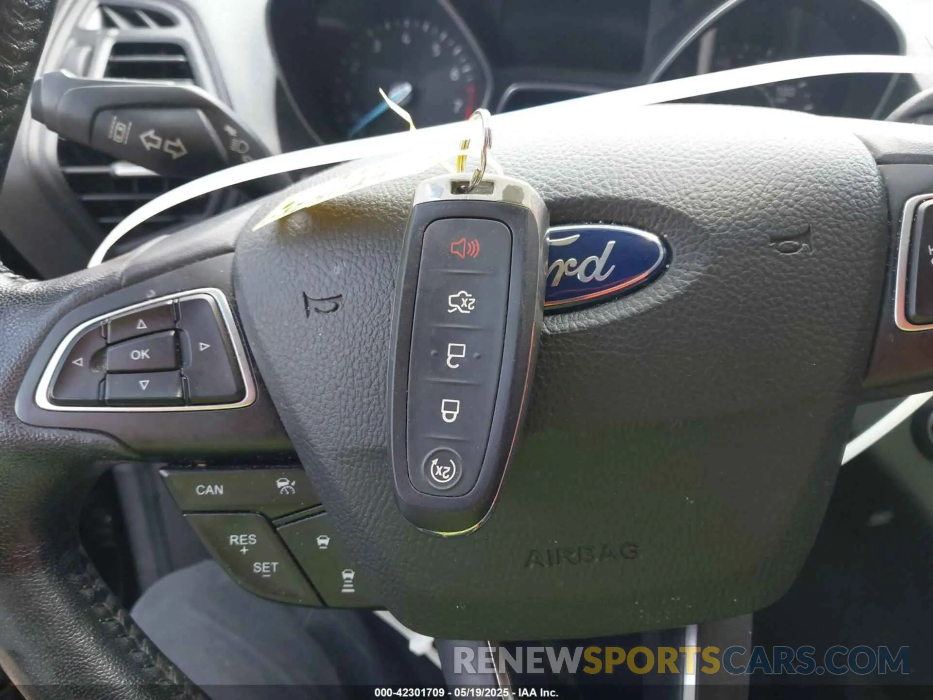 11 Photograph of a damaged car 1FMCU0HD3KUB46747 FORD ESCAPE 2019