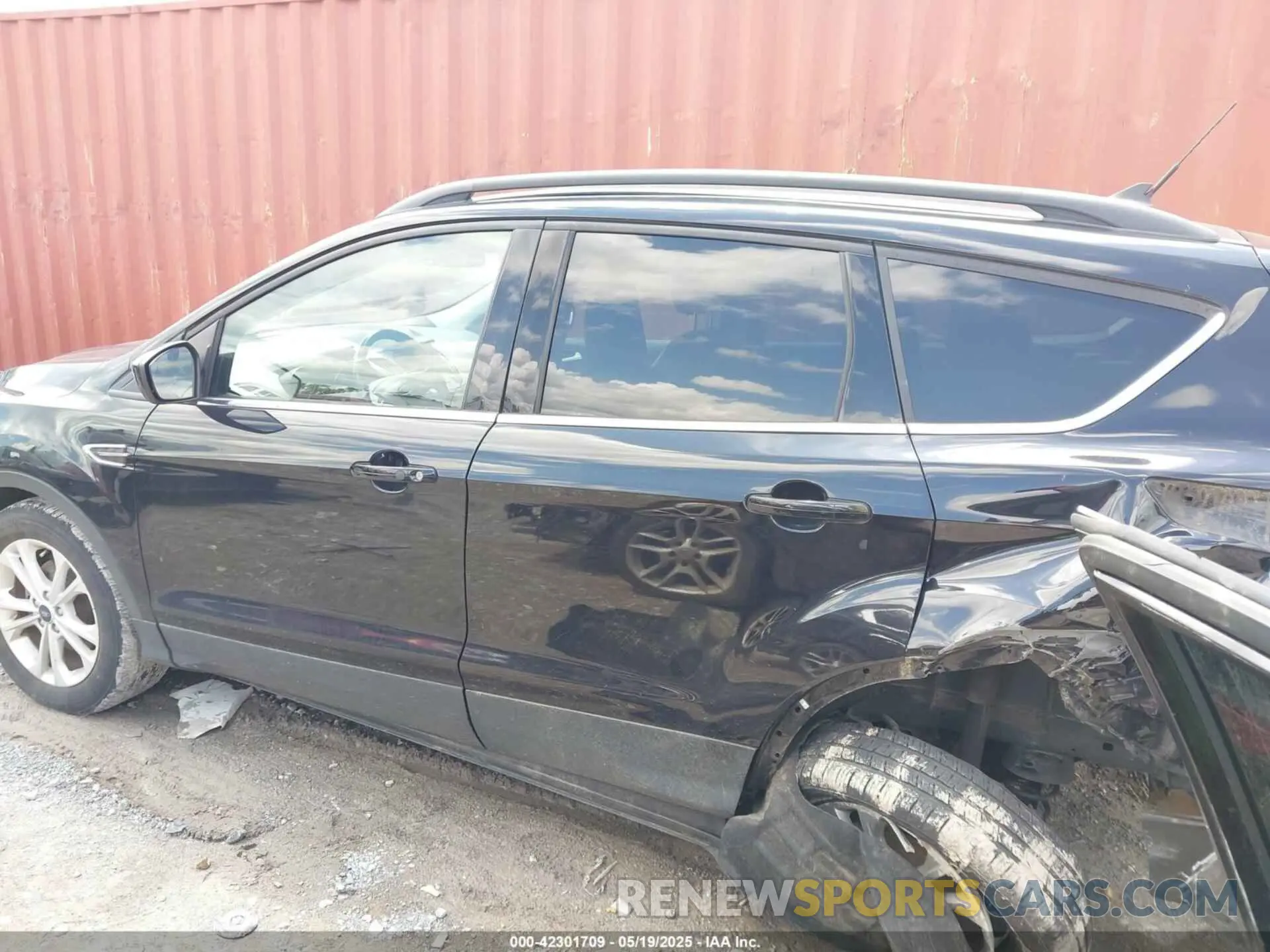 14 Photograph of a damaged car 1FMCU0HD3KUB46747 FORD ESCAPE 2019