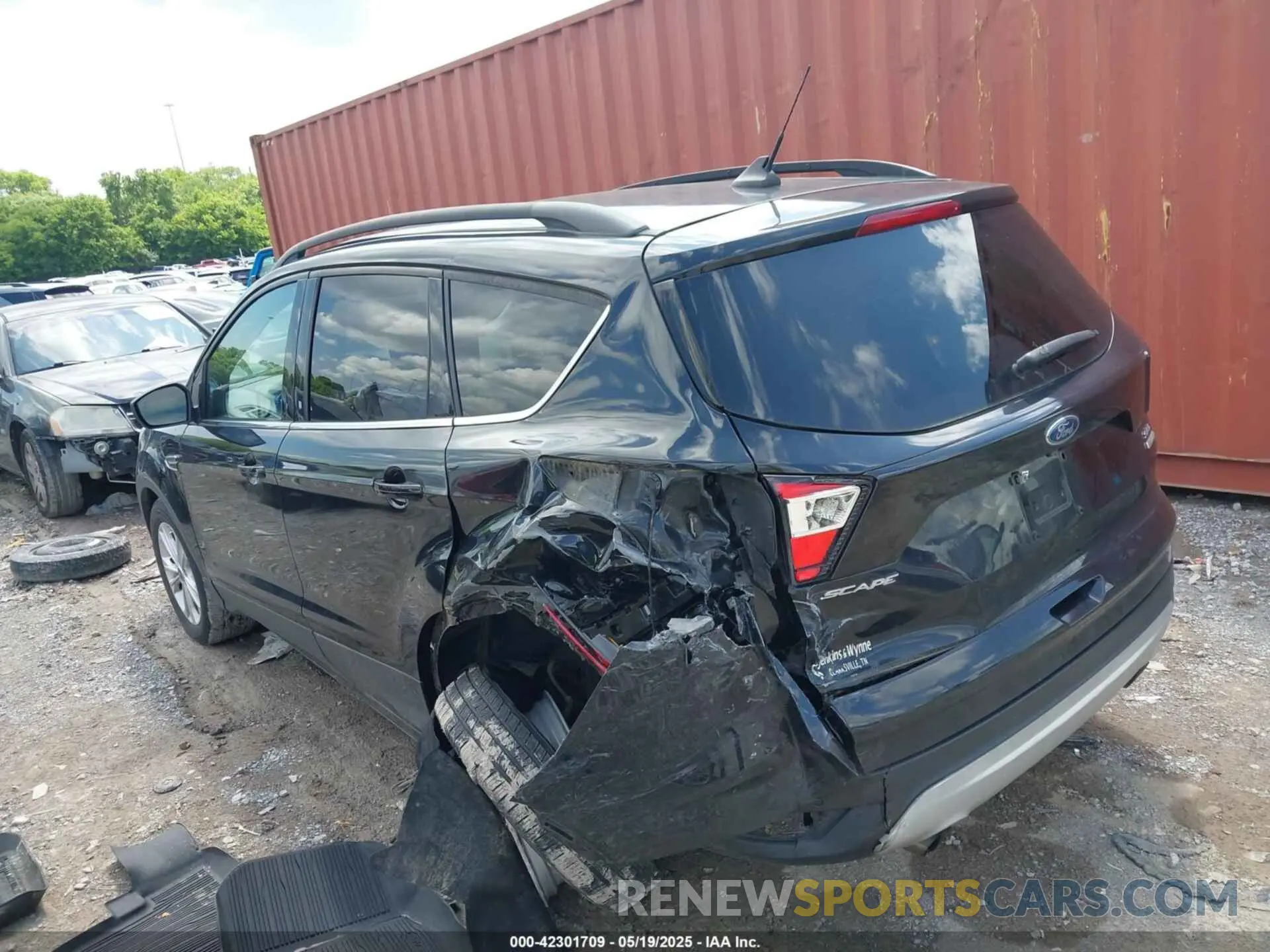 3 Photograph of a damaged car 1FMCU0HD3KUB46747 FORD ESCAPE 2019