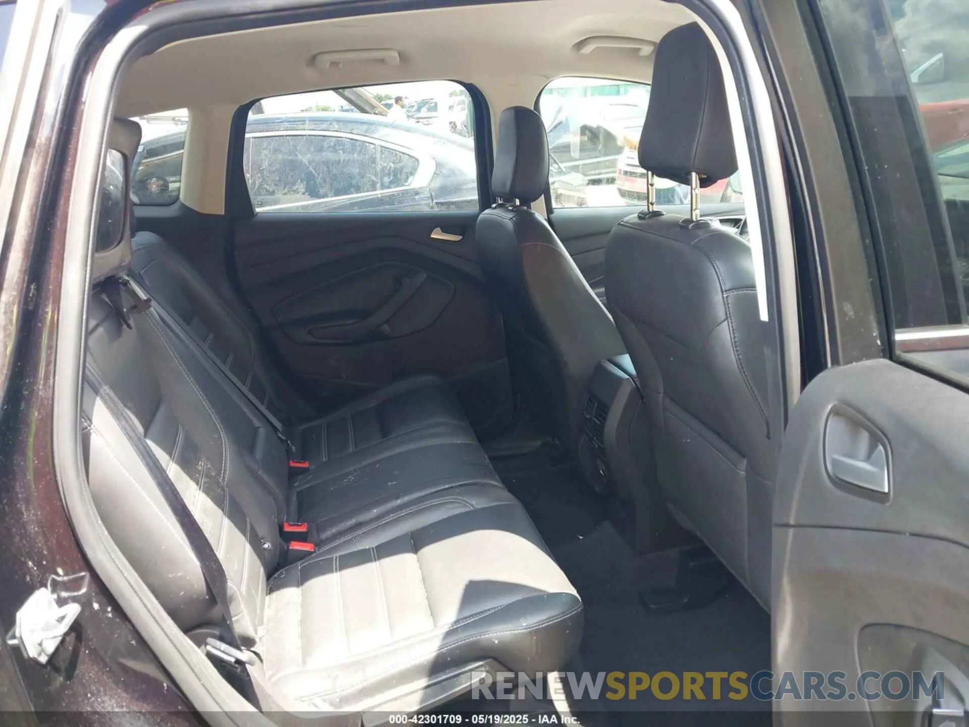 8 Photograph of a damaged car 1FMCU0HD3KUB46747 FORD ESCAPE 2019