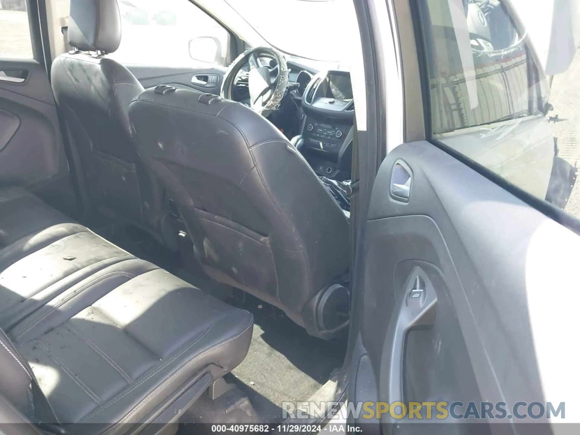 8 Photograph of a damaged car 1FMCU0HD3KUB94667 FORD ESCAPE 2019
