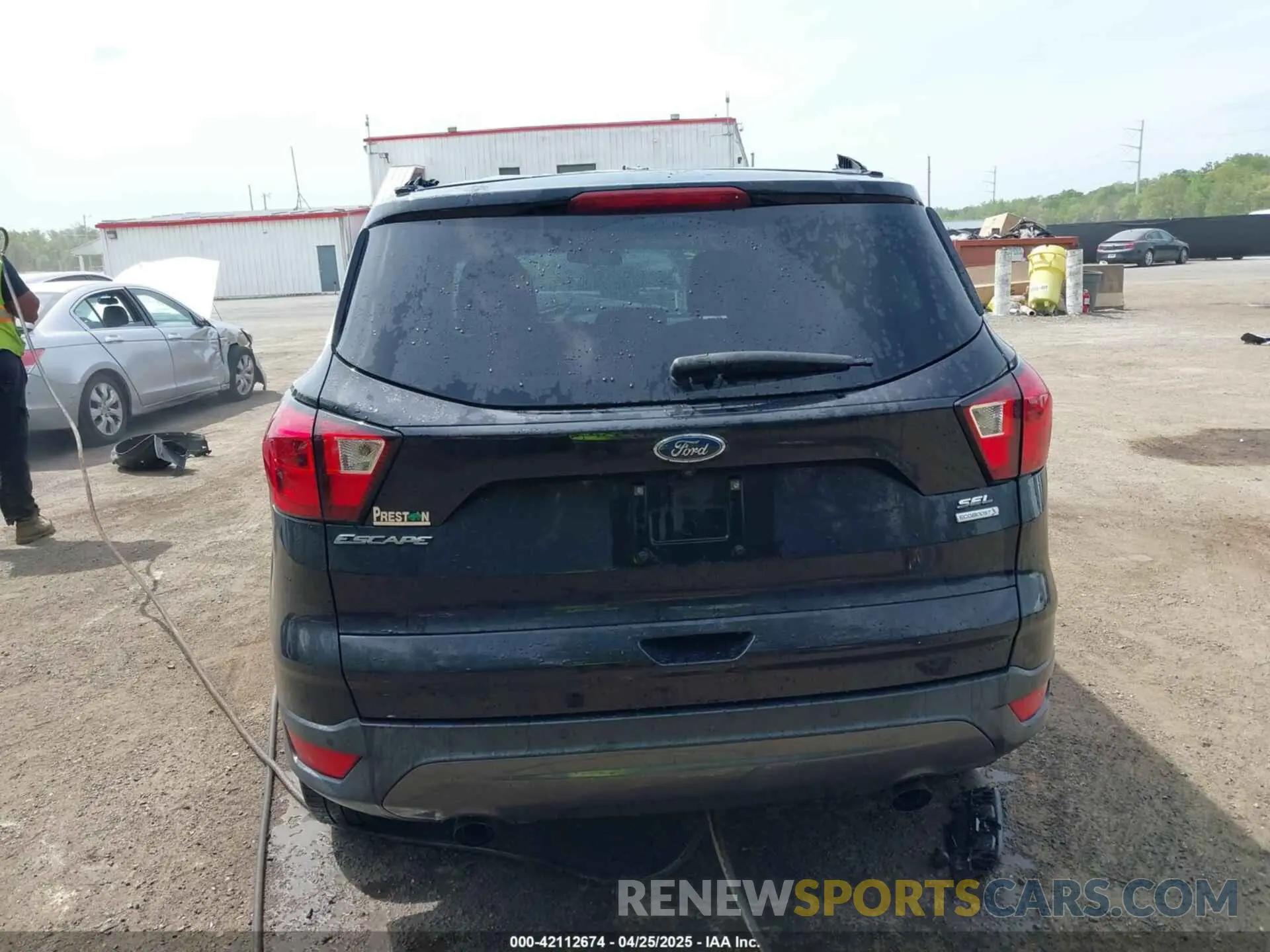 17 Photograph of a damaged car 1FMCU0HD3KUC47335 FORD ESCAPE 2019