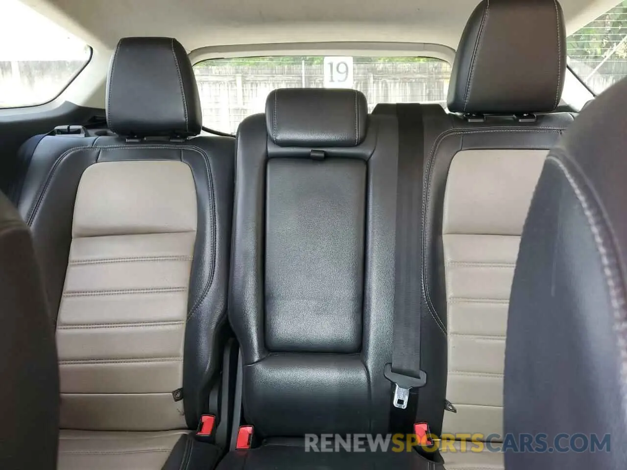 10 Photograph of a damaged car 1FMCU0HD4KUB47471 FORD ESCAPE 2019