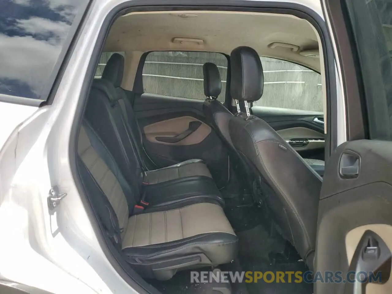 11 Photograph of a damaged car 1FMCU0HD4KUB47471 FORD ESCAPE 2019