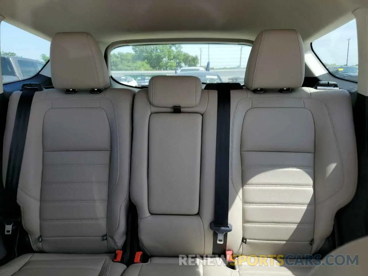 10 Photograph of a damaged car 1FMCU0HD4KUB57658 FORD ESCAPE 2019