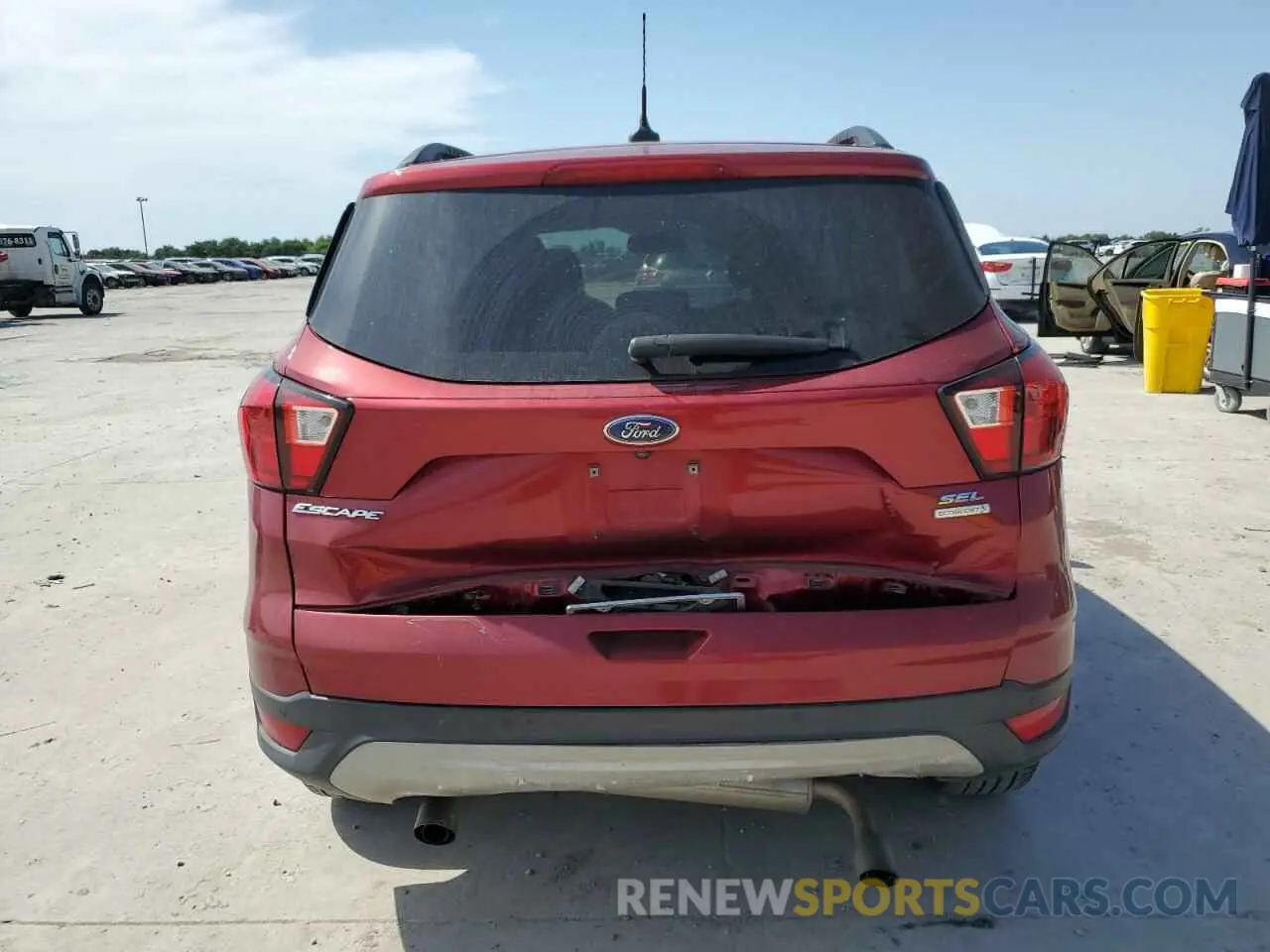 6 Photograph of a damaged car 1FMCU0HD4KUB57658 FORD ESCAPE 2019