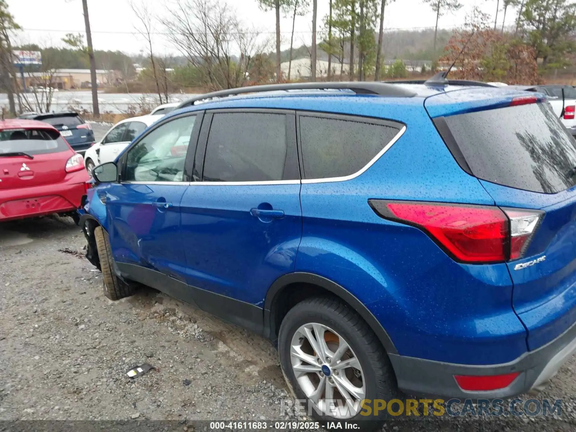 14 Photograph of a damaged car 1FMCU0HD4KUB93981 FORD ESCAPE 2019