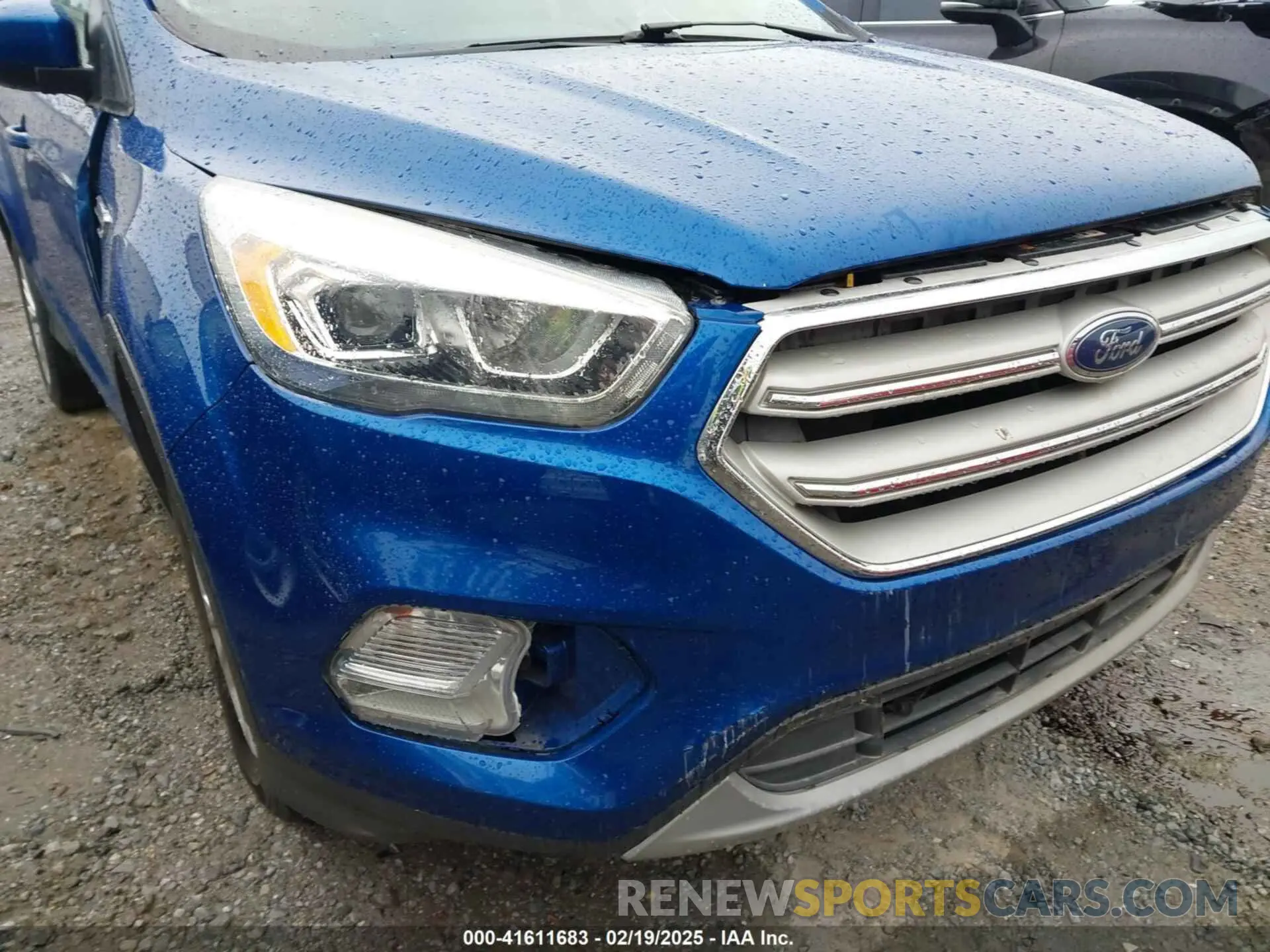 17 Photograph of a damaged car 1FMCU0HD4KUB93981 FORD ESCAPE 2019