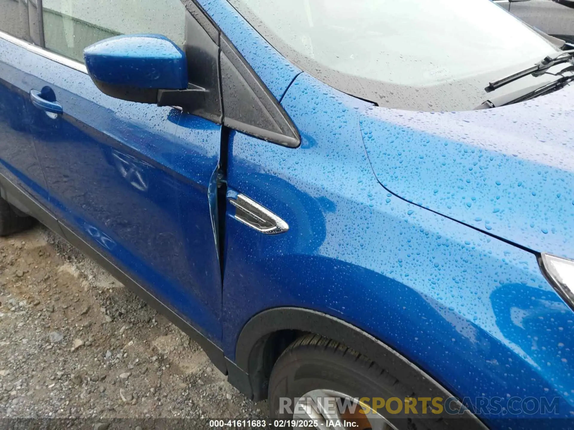 18 Photograph of a damaged car 1FMCU0HD4KUB93981 FORD ESCAPE 2019