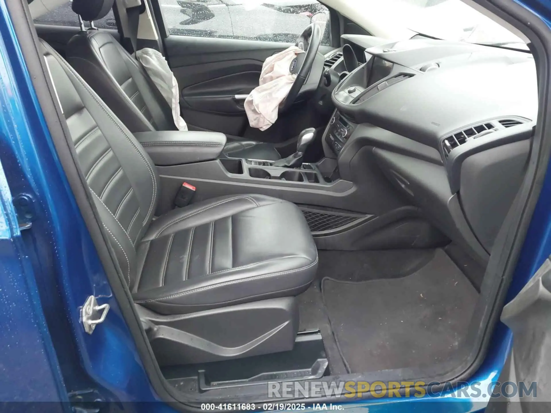5 Photograph of a damaged car 1FMCU0HD4KUB93981 FORD ESCAPE 2019