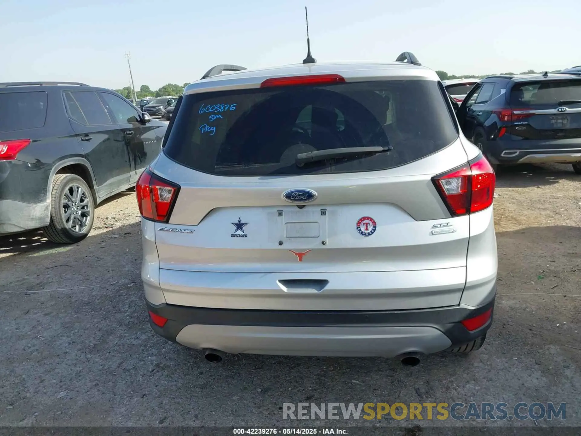 16 Photograph of a damaged car 1FMCU0HD5KUA99883 FORD ESCAPE 2019
