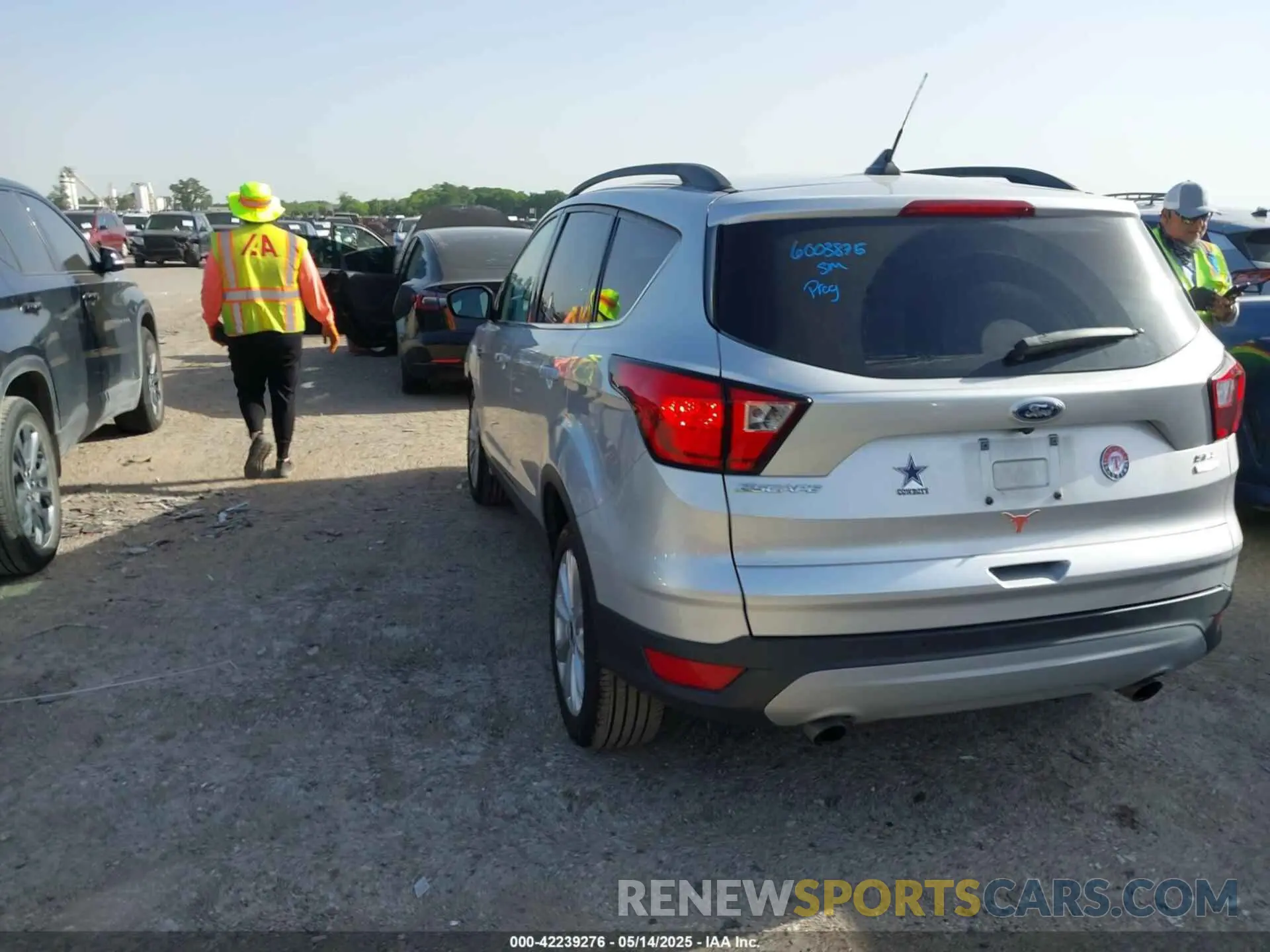 3 Photograph of a damaged car 1FMCU0HD5KUA99883 FORD ESCAPE 2019