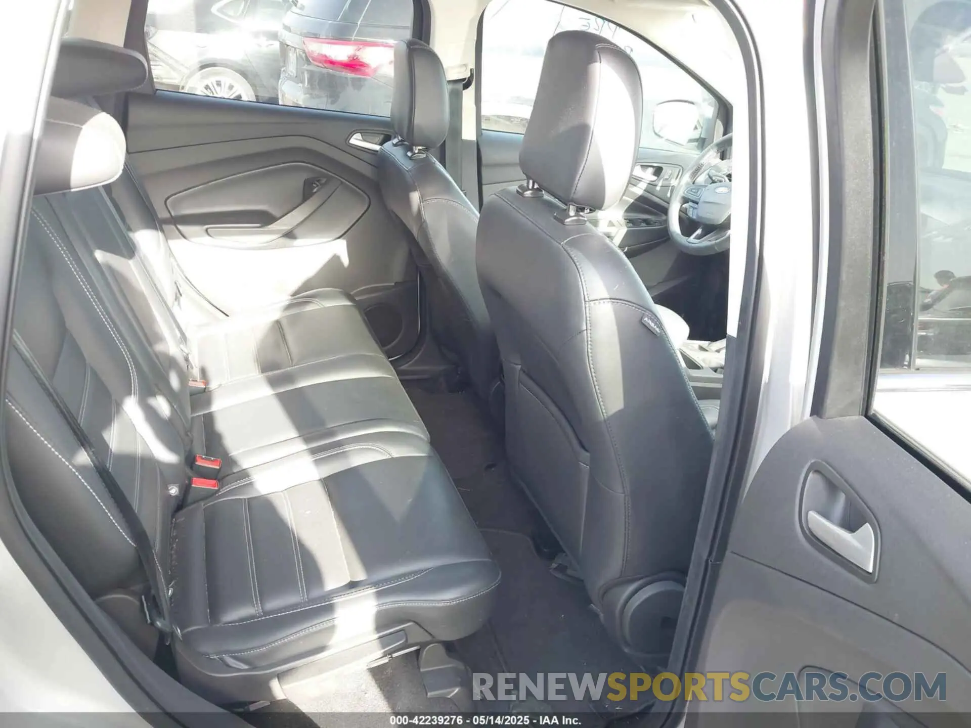 8 Photograph of a damaged car 1FMCU0HD5KUA99883 FORD ESCAPE 2019