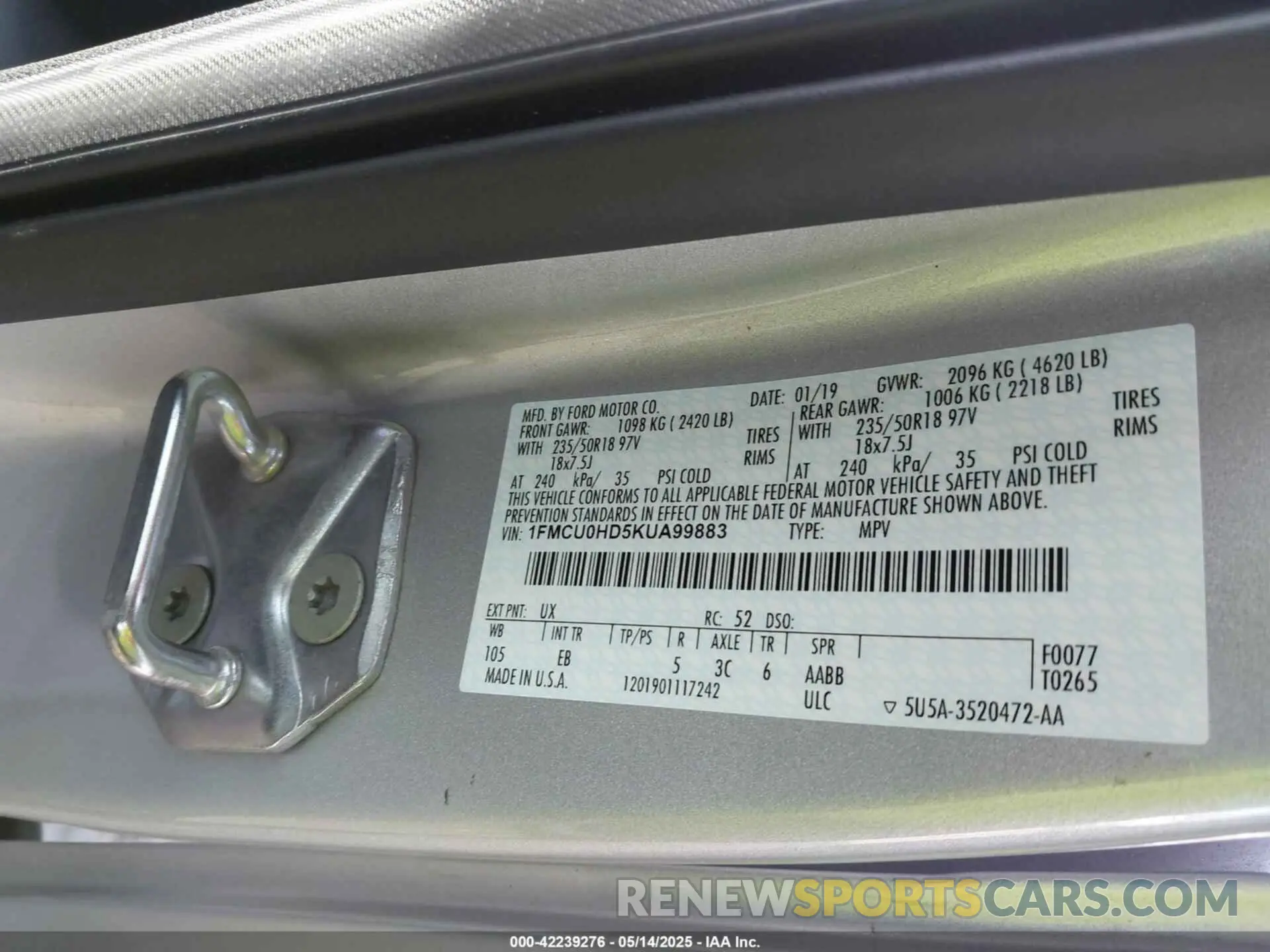 9 Photograph of a damaged car 1FMCU0HD5KUA99883 FORD ESCAPE 2019