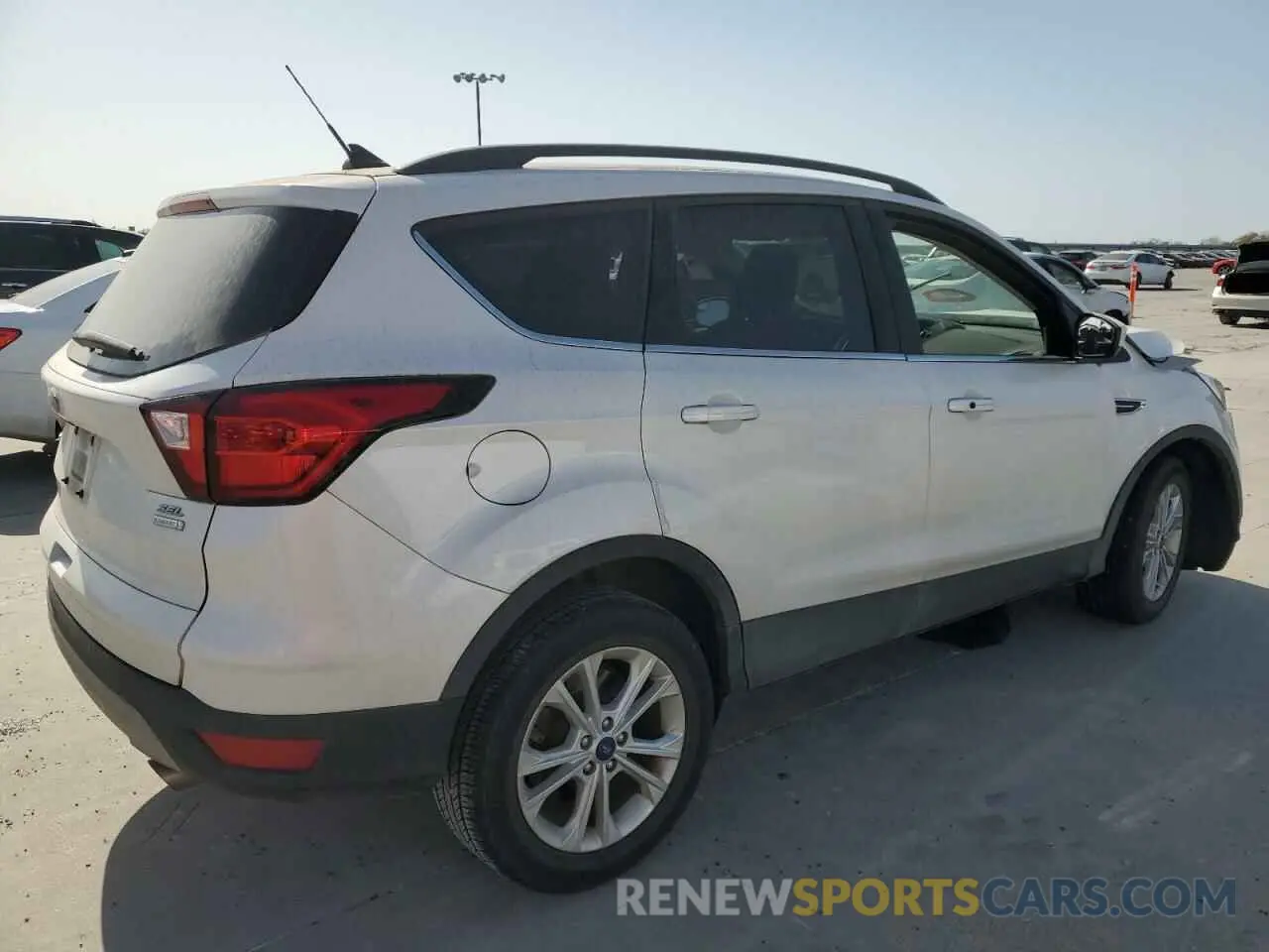 3 Photograph of a damaged car 1FMCU0HD5KUB83038 FORD ESCAPE 2019