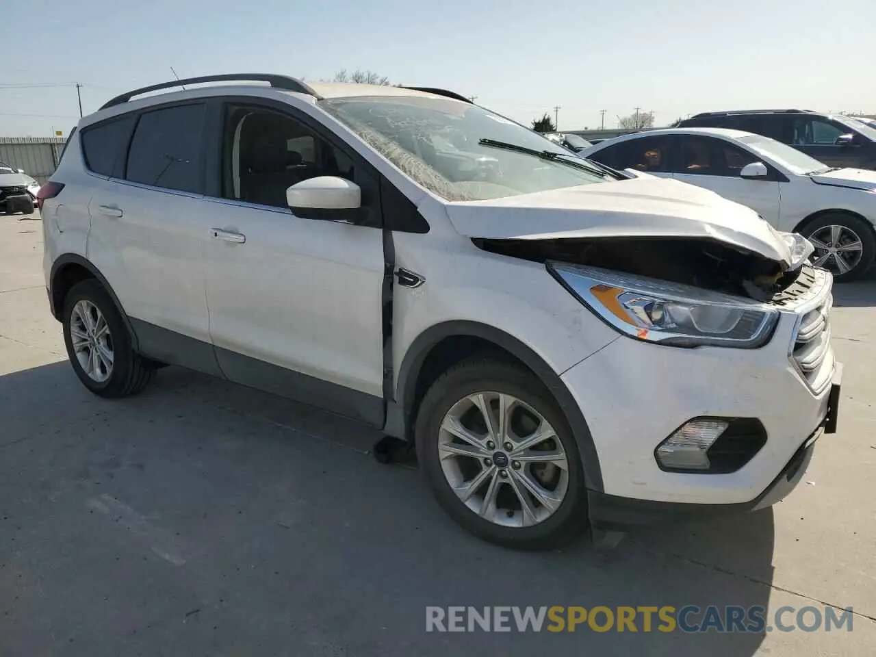 4 Photograph of a damaged car 1FMCU0HD5KUB83038 FORD ESCAPE 2019