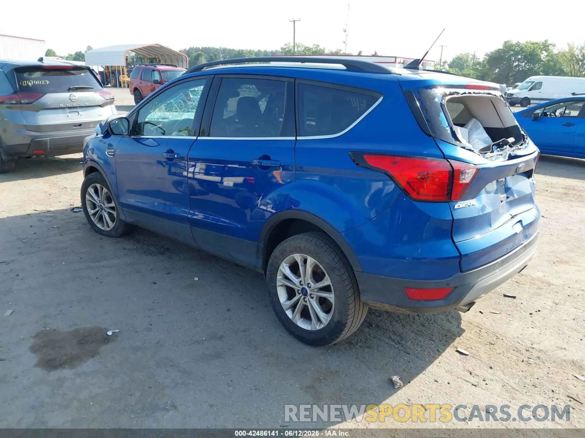 3 Photograph of a damaged car 1FMCU0HD6KUA02173 FORD ESCAPE 2019