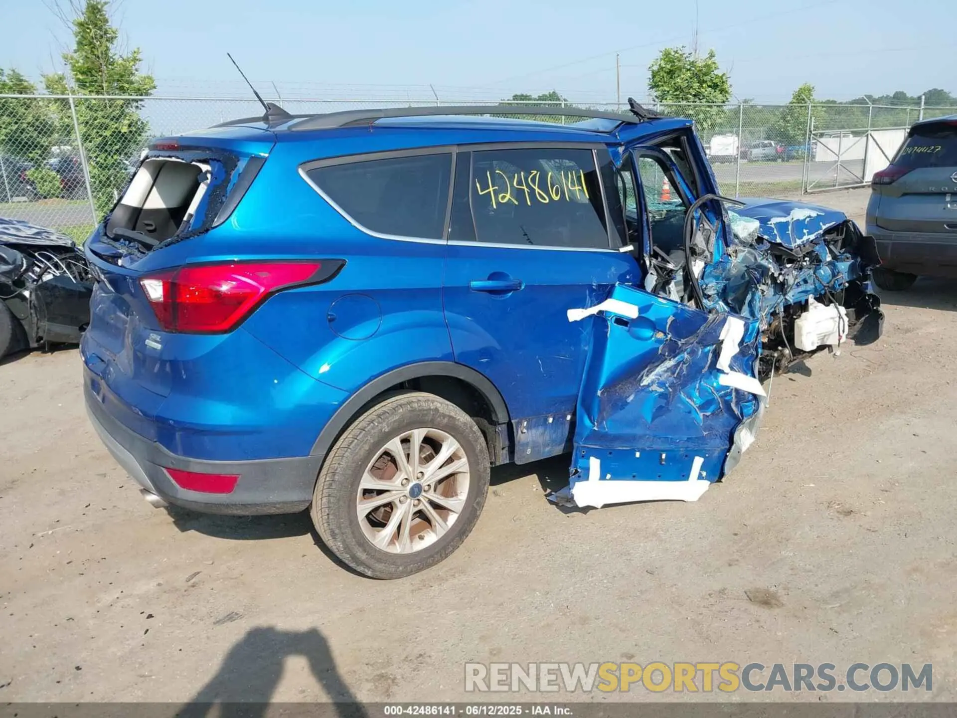 4 Photograph of a damaged car 1FMCU0HD6KUA02173 FORD ESCAPE 2019