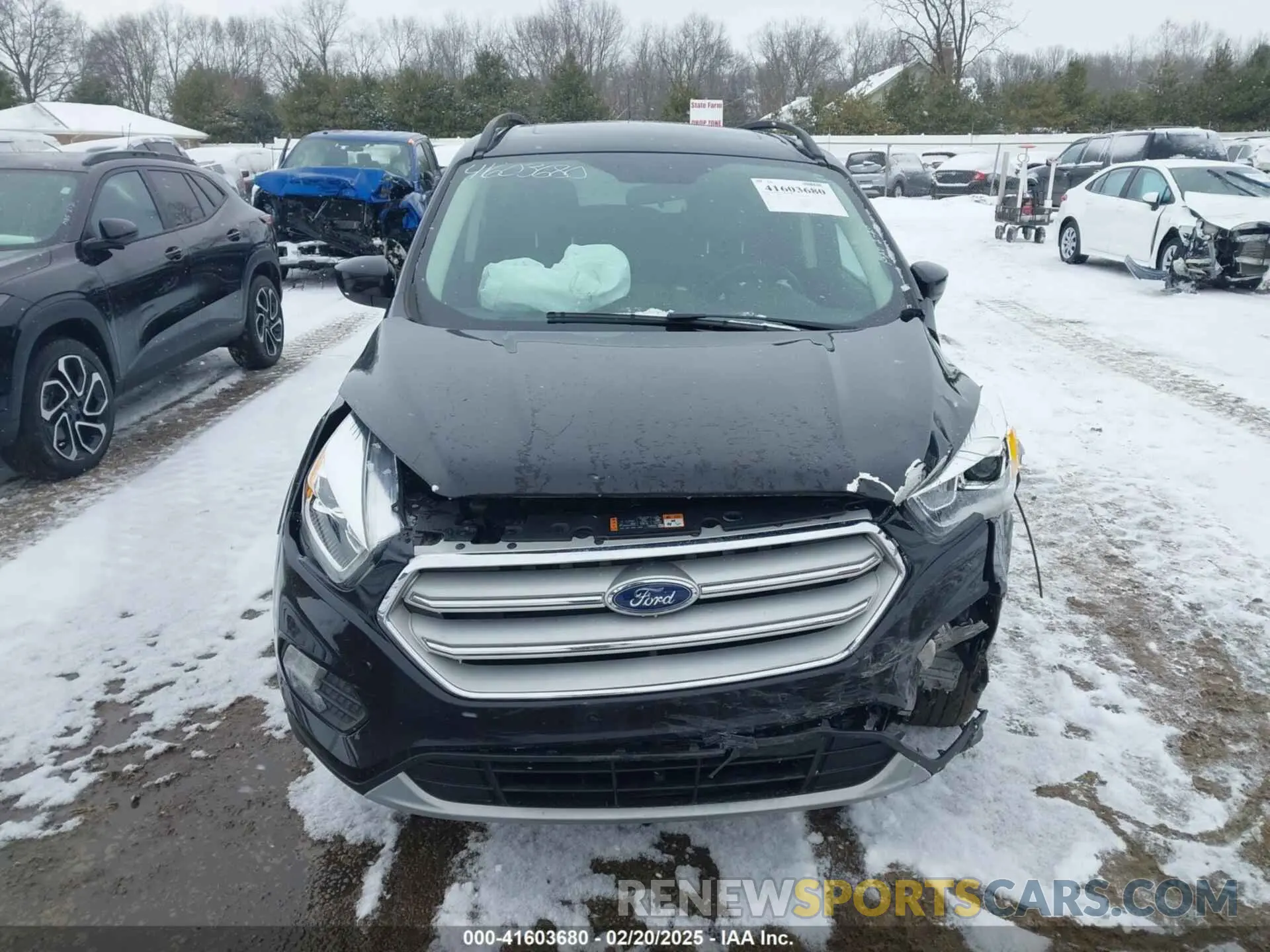 11 Photograph of a damaged car 1FMCU0HD6KUA13075 FORD ESCAPE 2019