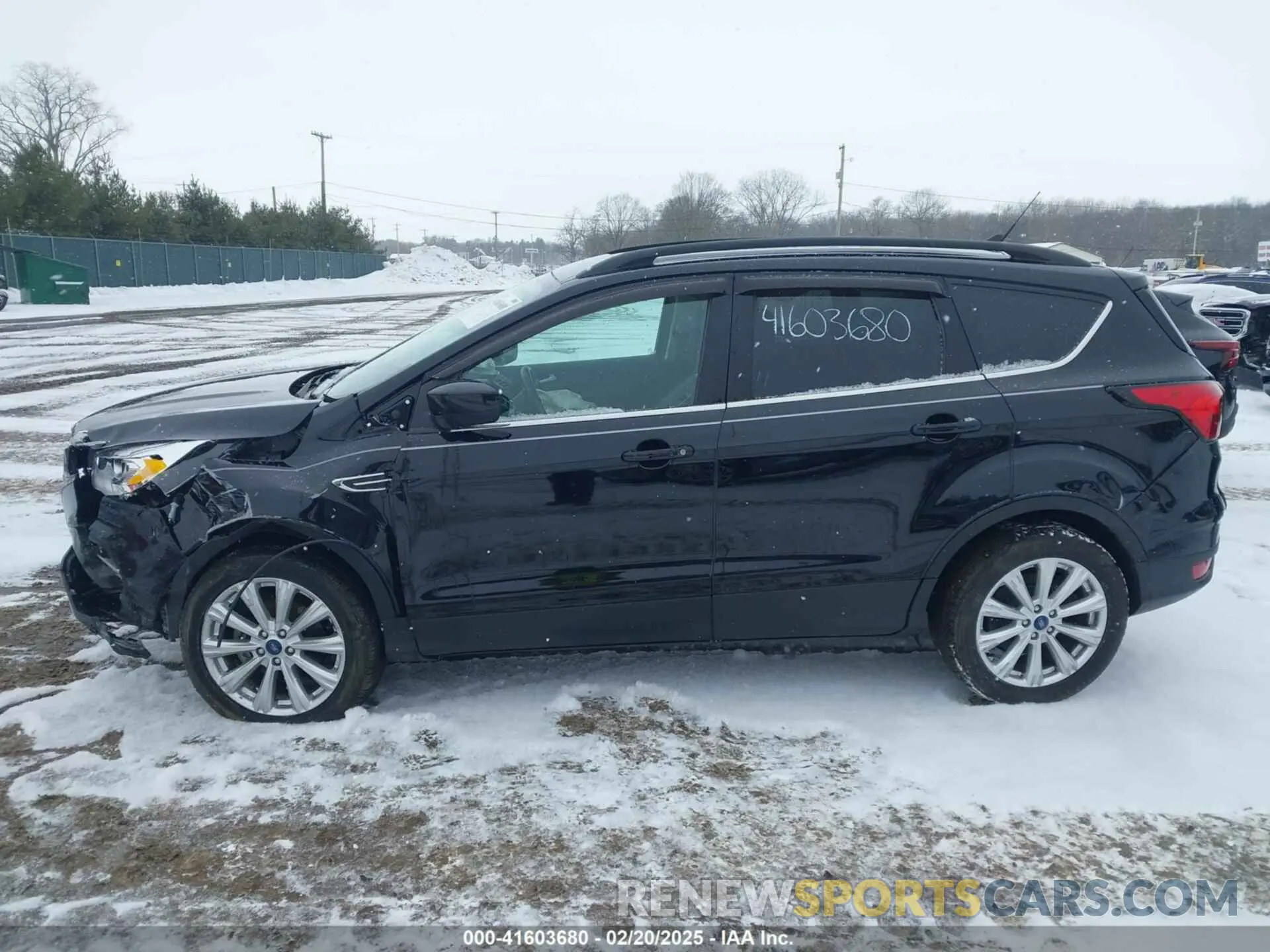 13 Photograph of a damaged car 1FMCU0HD6KUA13075 FORD ESCAPE 2019