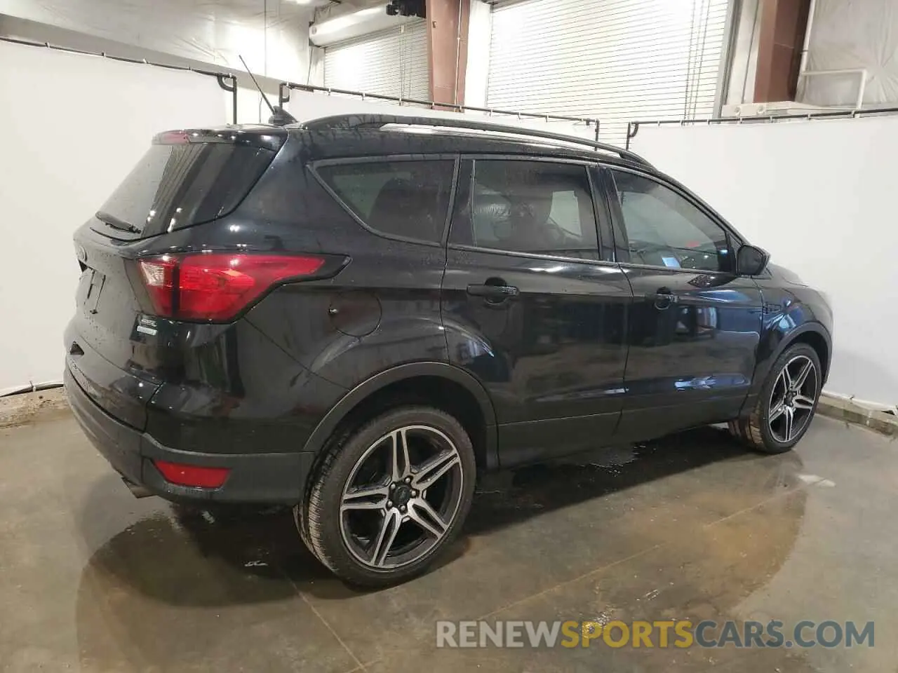 3 Photograph of a damaged car 1FMCU0HD6KUA91842 FORD ESCAPE 2019