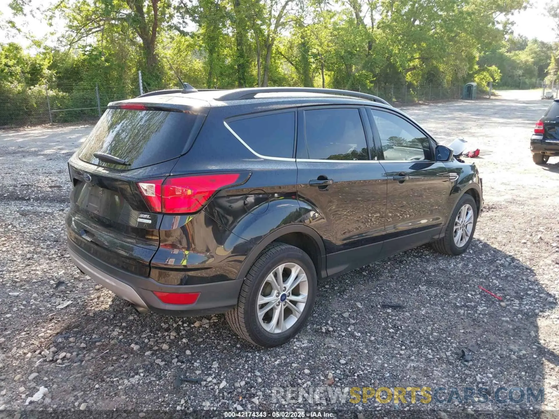 4 Photograph of a damaged car 1FMCU0HD6KUC29217 FORD ESCAPE 2019