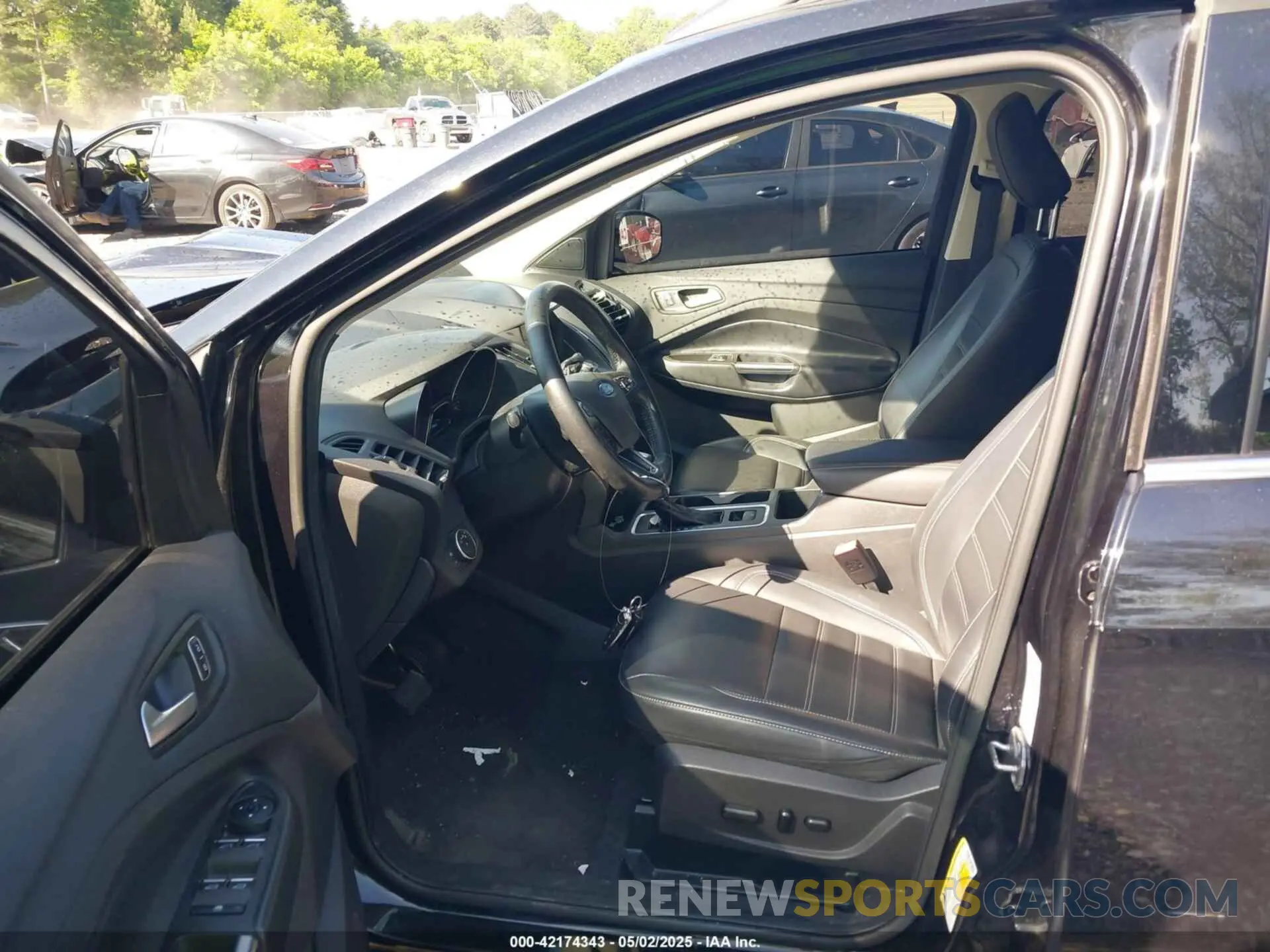 5 Photograph of a damaged car 1FMCU0HD6KUC29217 FORD ESCAPE 2019