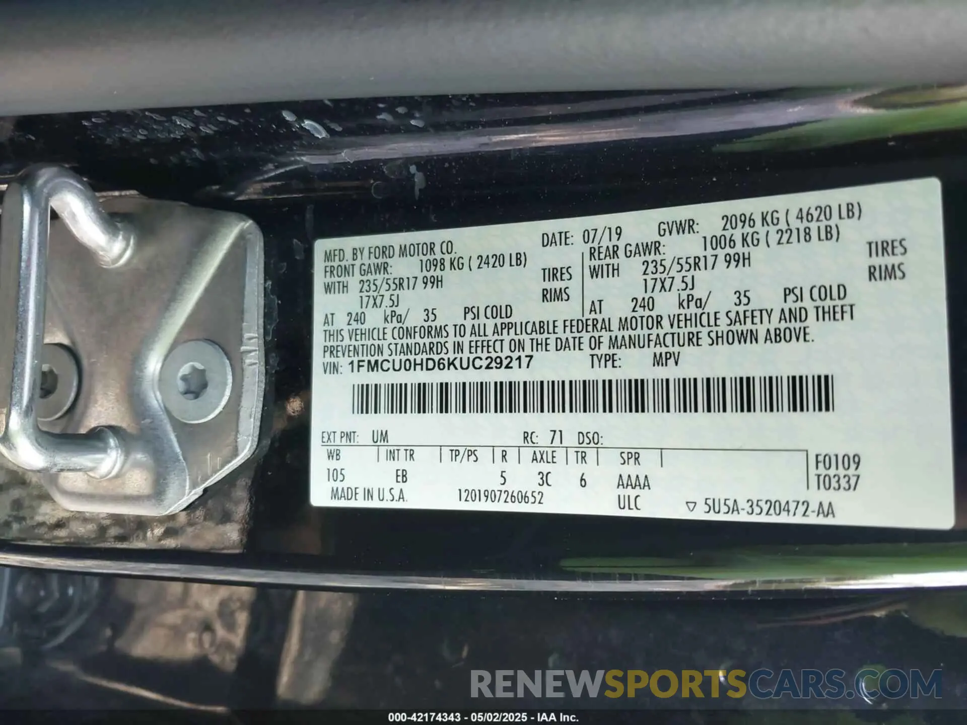9 Photograph of a damaged car 1FMCU0HD6KUC29217 FORD ESCAPE 2019