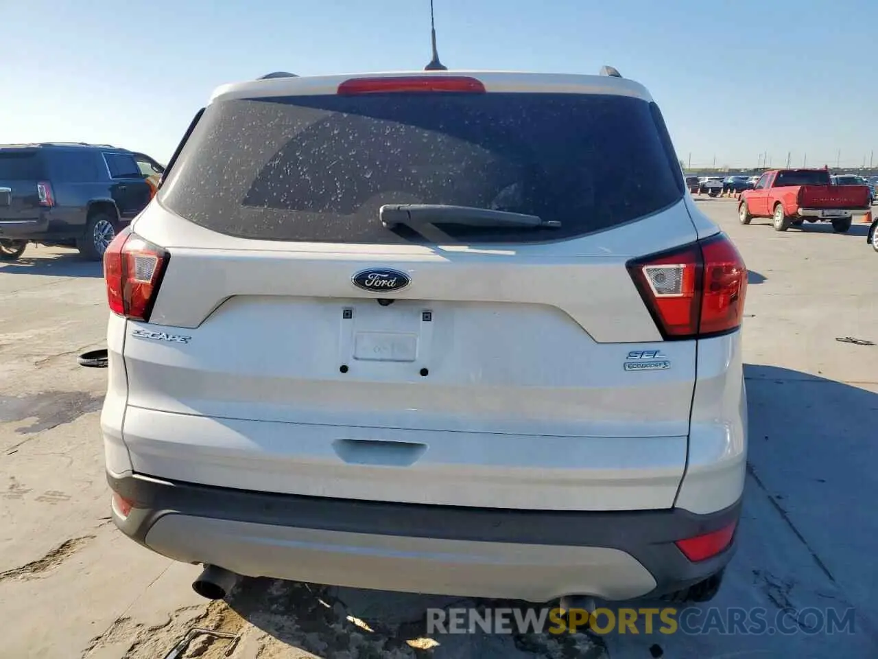 6 Photograph of a damaged car 1FMCU0HD7KUA99643 FORD ESCAPE 2019