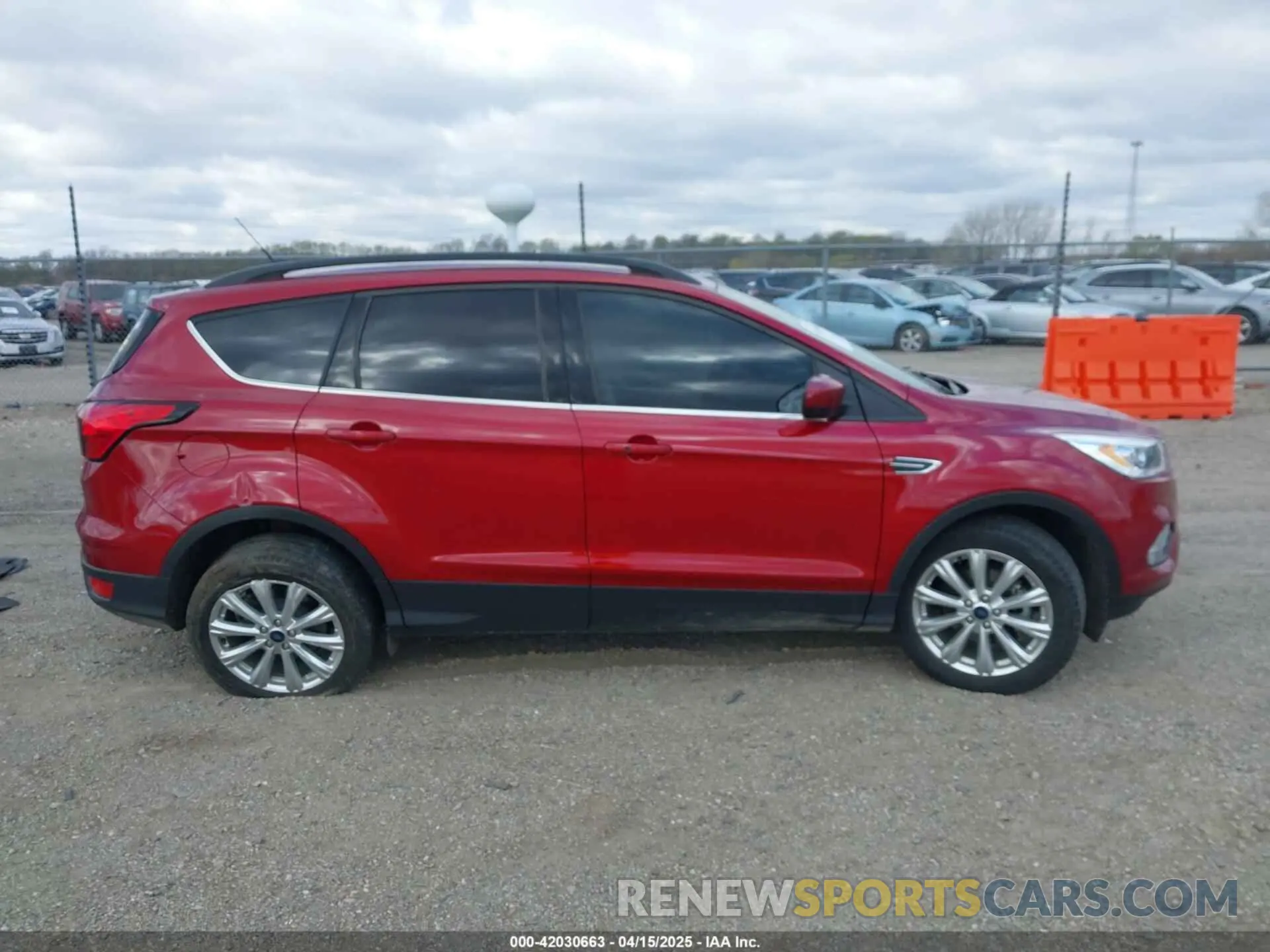 13 Photograph of a damaged car 1FMCU0HD7KUB50333 FORD ESCAPE 2019