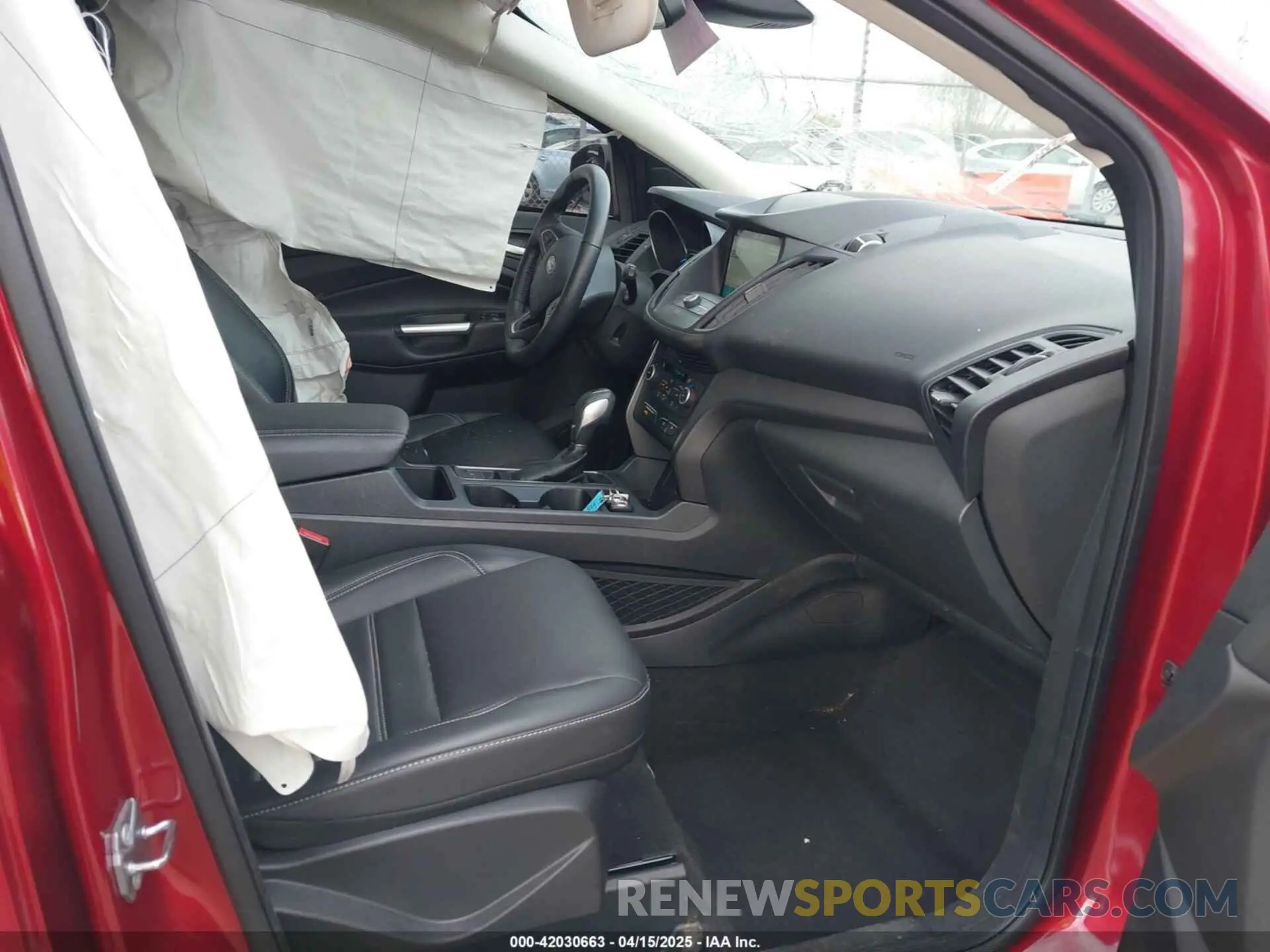5 Photograph of a damaged car 1FMCU0HD7KUB50333 FORD ESCAPE 2019