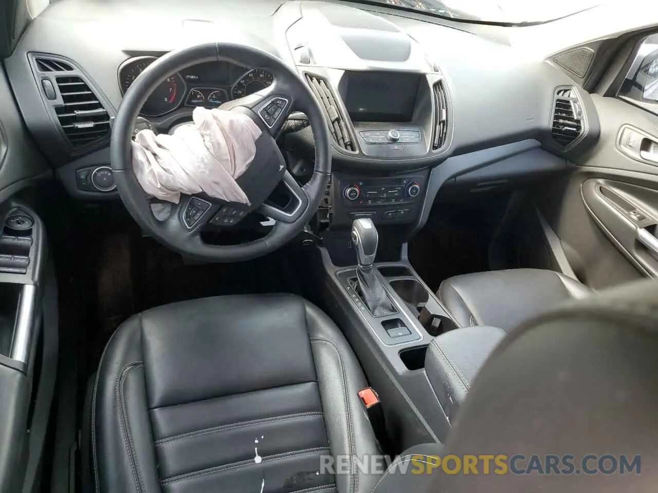 8 Photograph of a damaged car 1FMCU0HD7KUB75152 FORD ESCAPE 2019