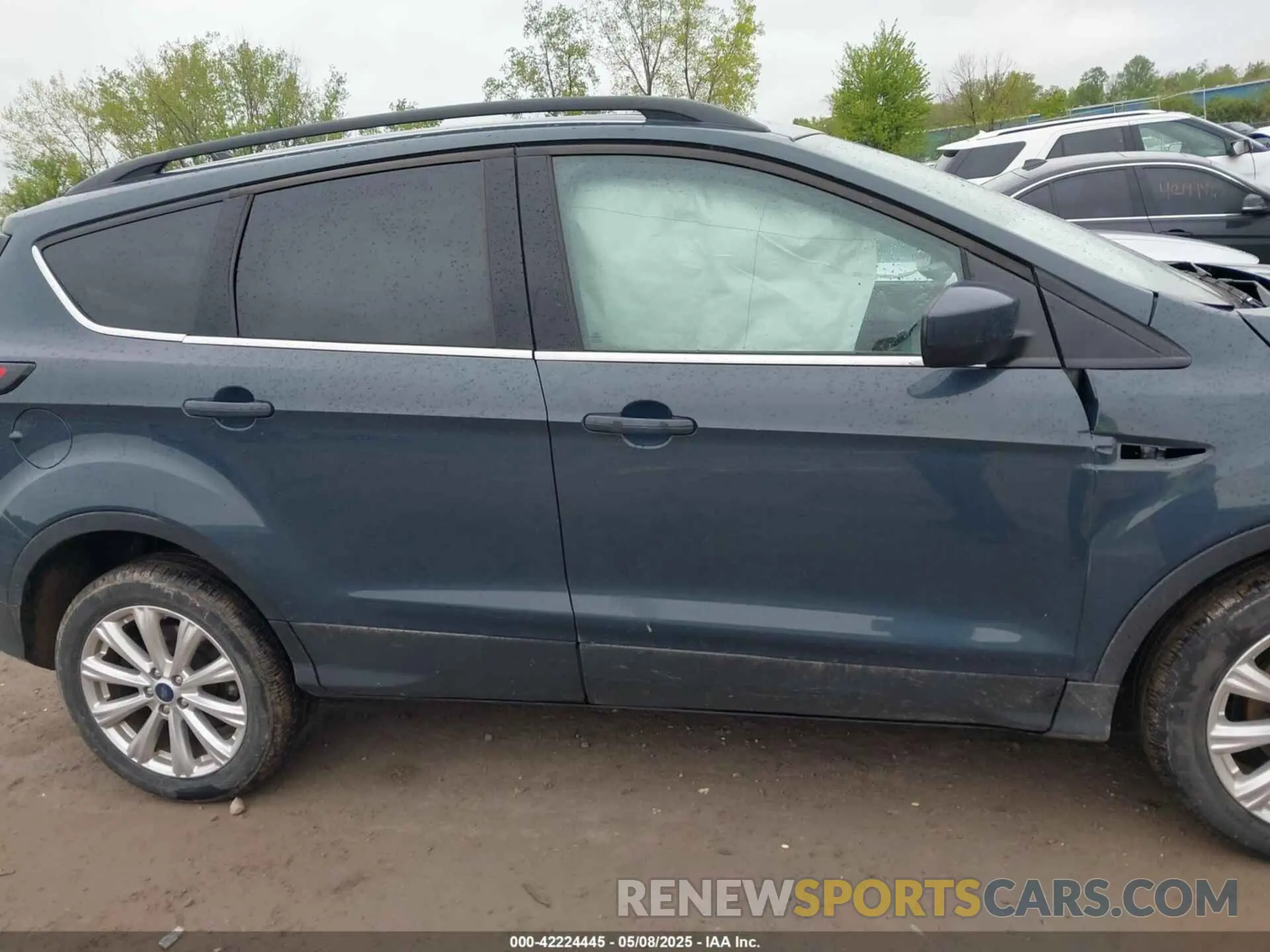 13 Photograph of a damaged car 1FMCU0HD8KUA95939 FORD ESCAPE 2019