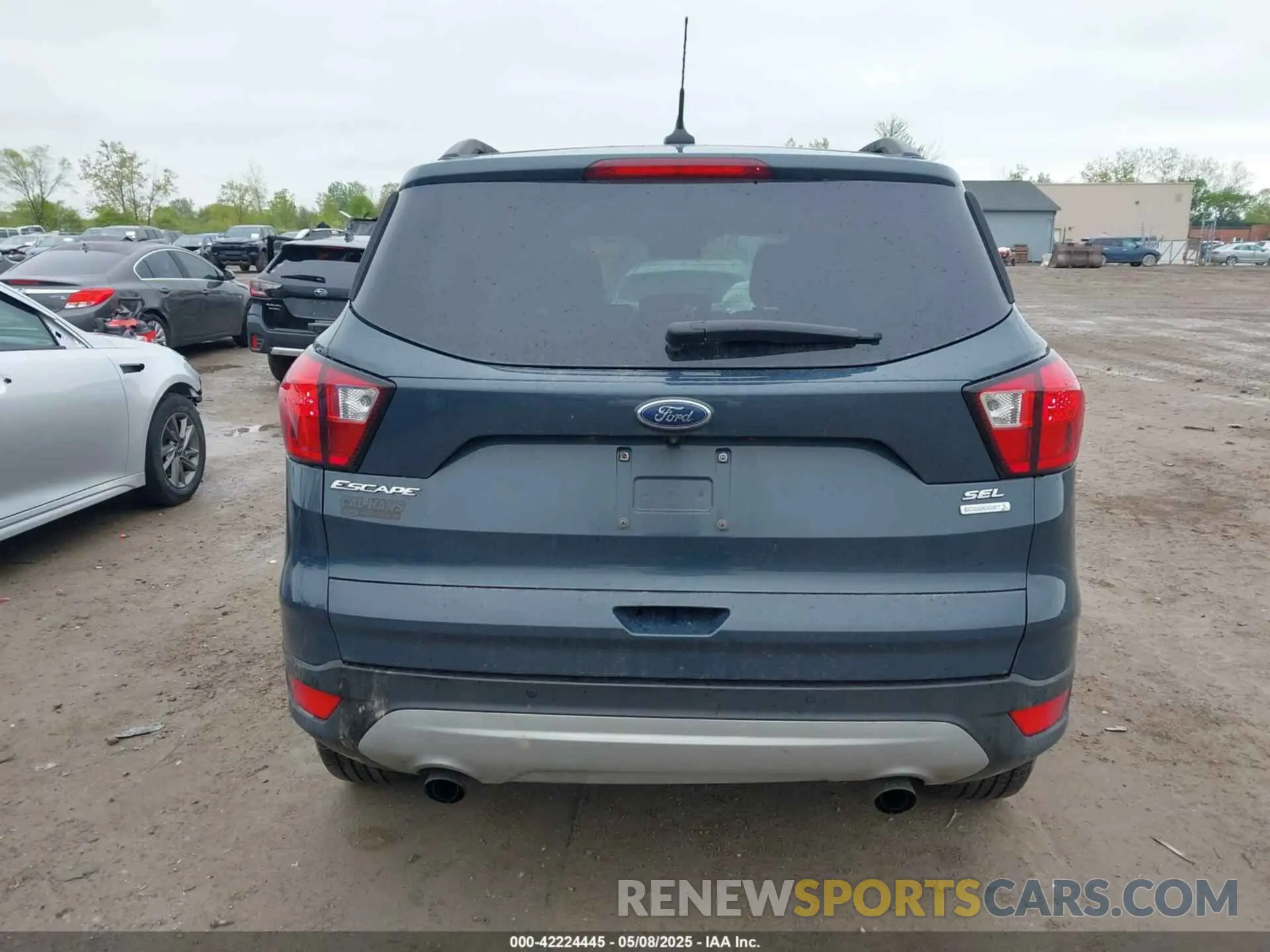 16 Photograph of a damaged car 1FMCU0HD8KUA95939 FORD ESCAPE 2019