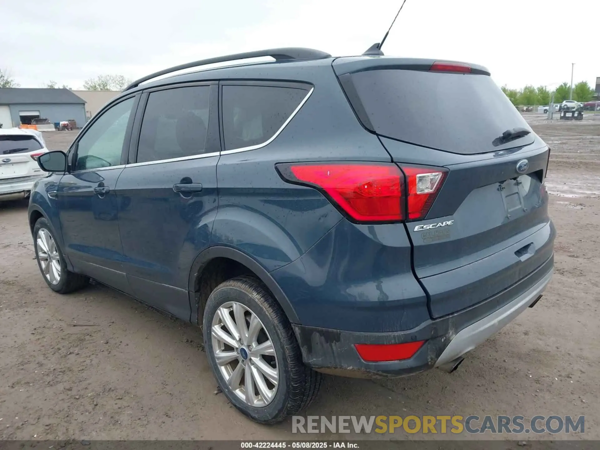 3 Photograph of a damaged car 1FMCU0HD8KUA95939 FORD ESCAPE 2019