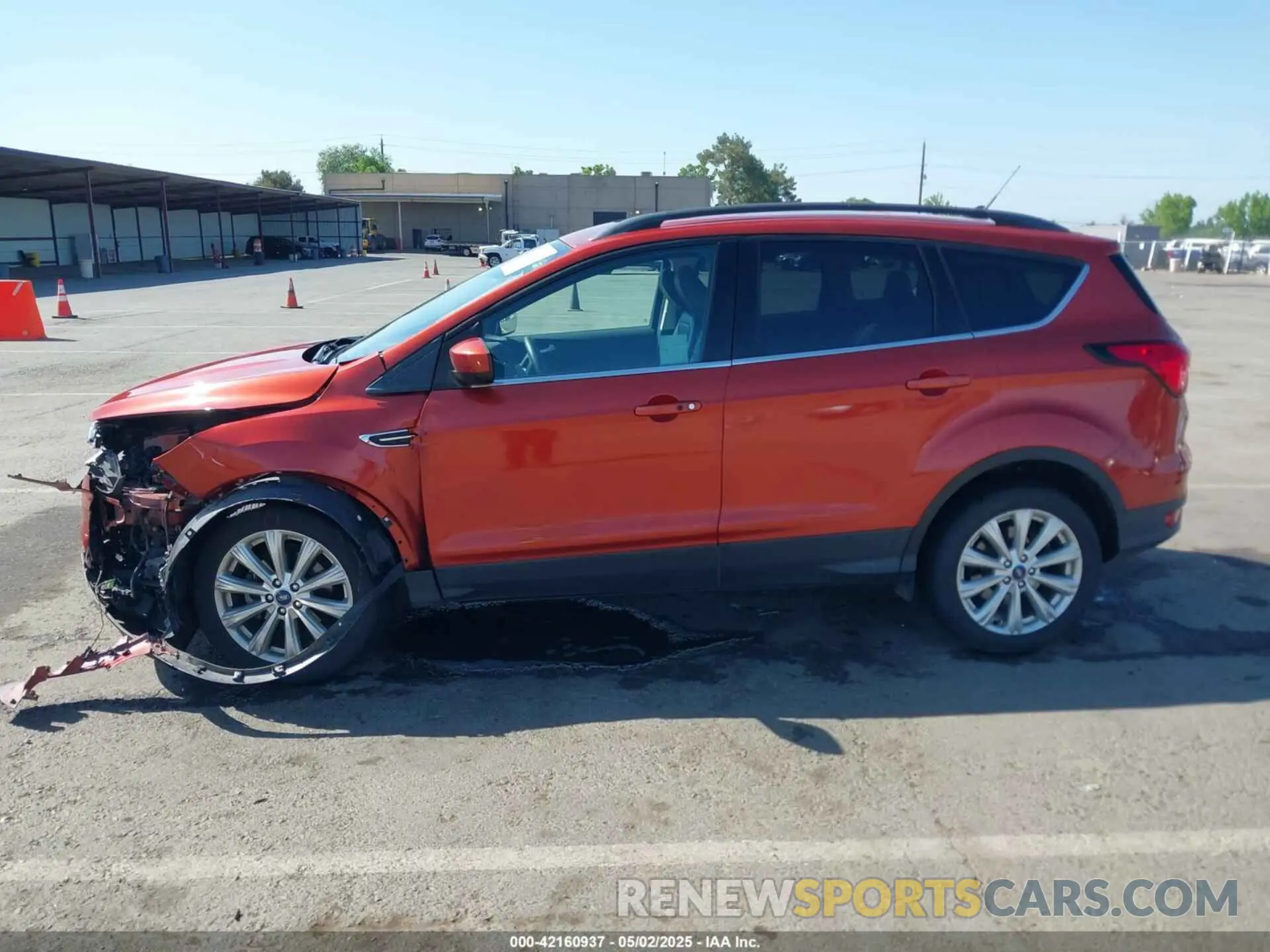 14 Photograph of a damaged car 1FMCU0HD8KUB65164 FORD ESCAPE 2019