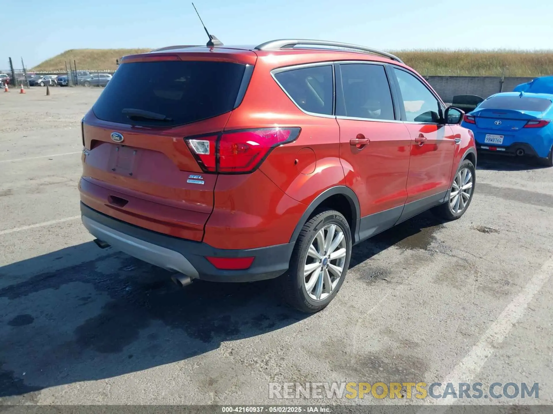 4 Photograph of a damaged car 1FMCU0HD8KUB65164 FORD ESCAPE 2019